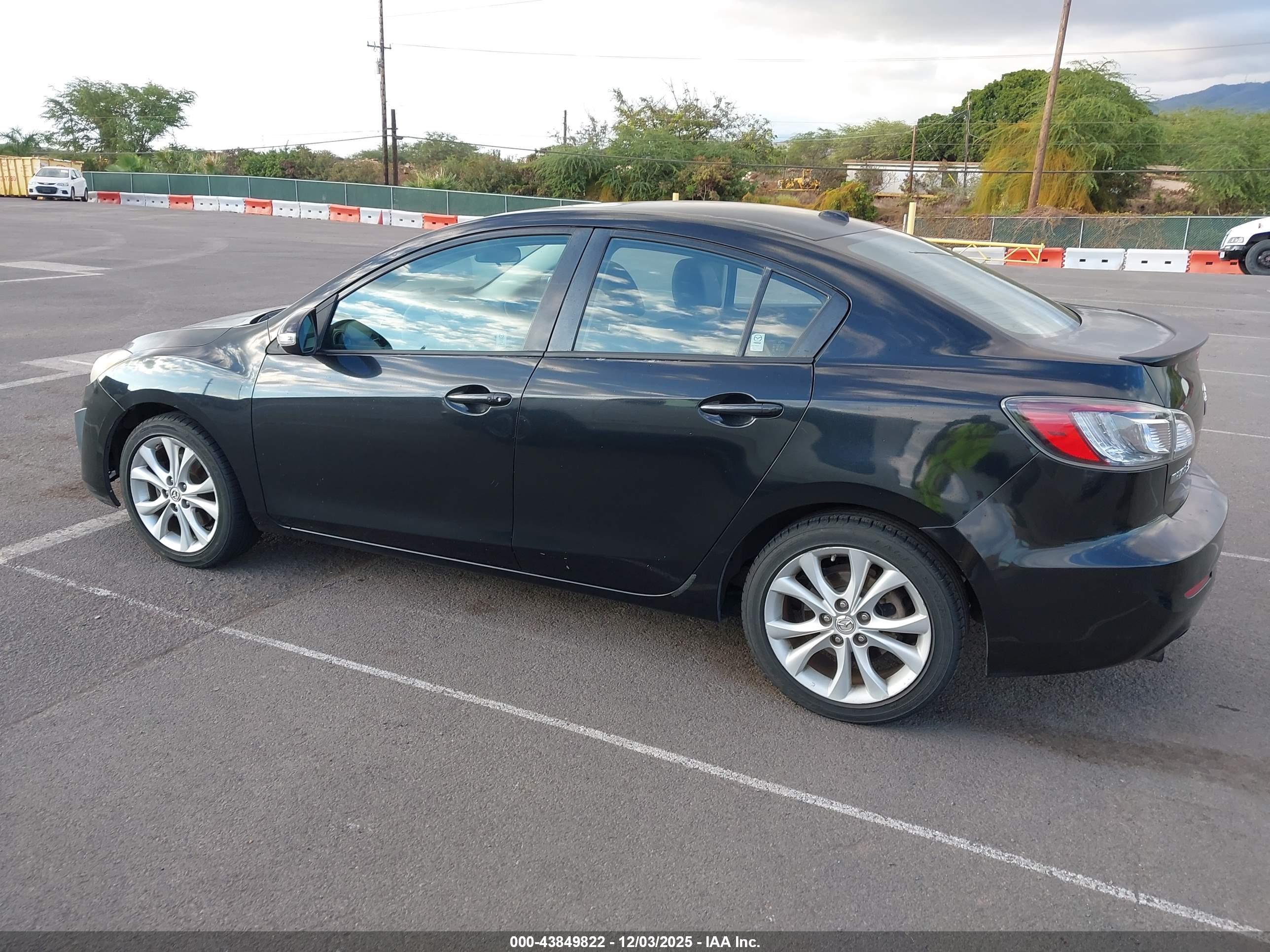 MAZDA MAZDA3 image 3