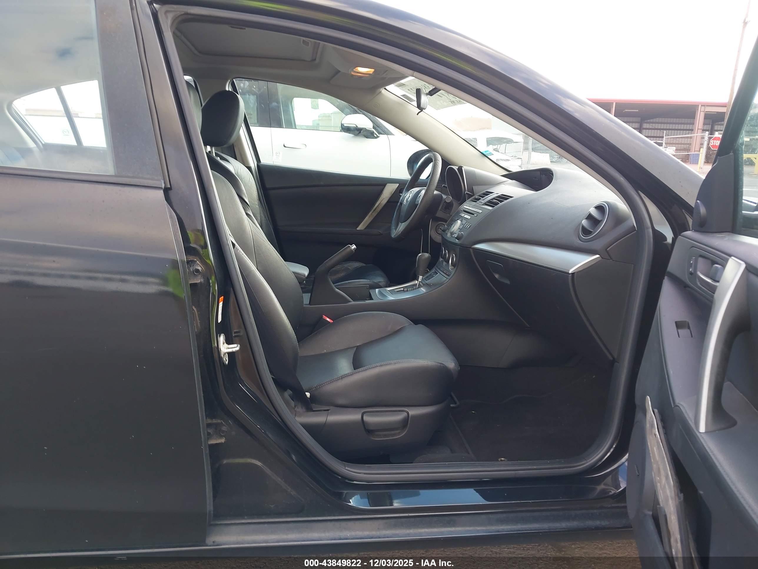 MAZDA MAZDA3 image 5