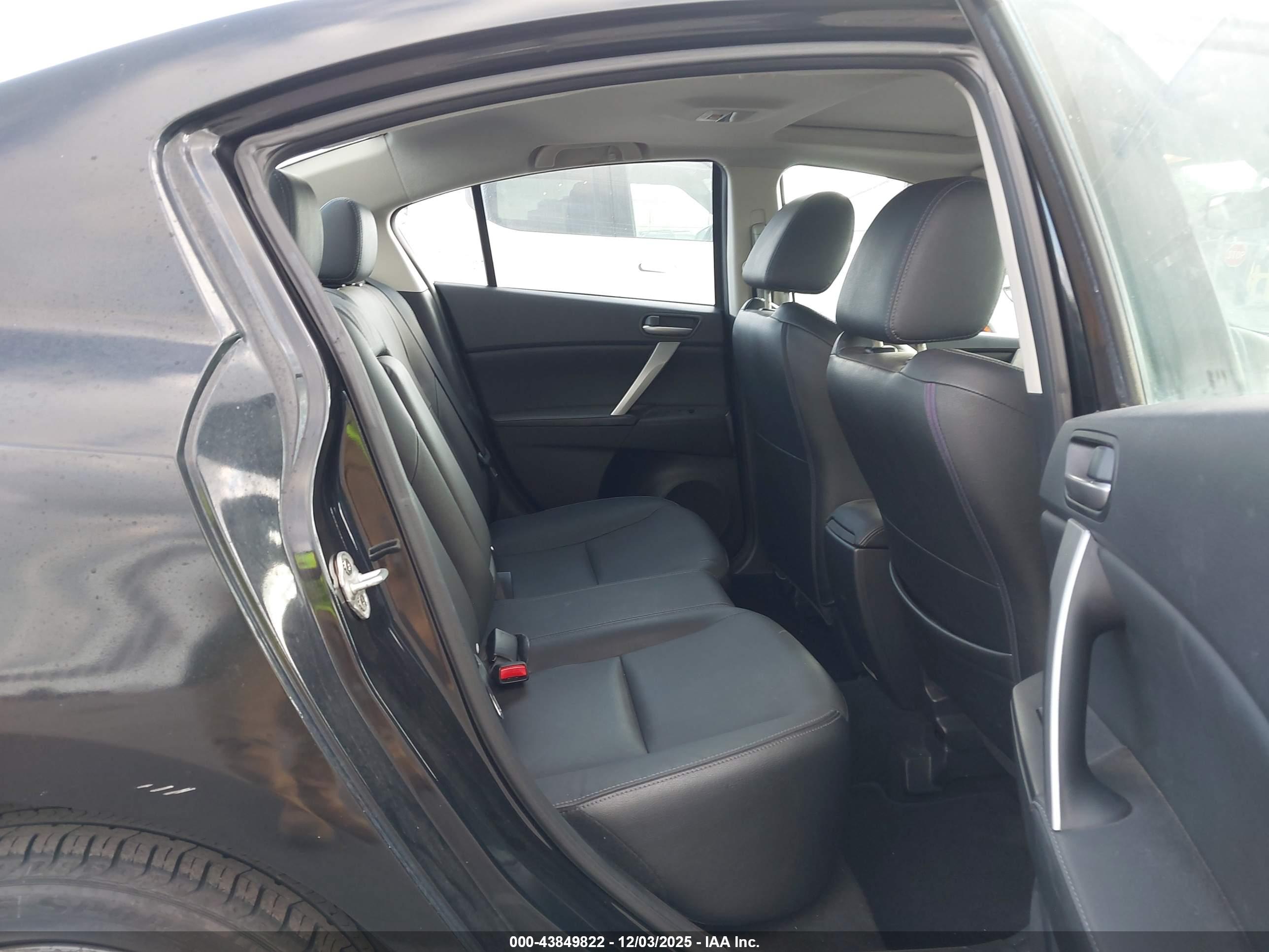 MAZDA MAZDA3 image 8