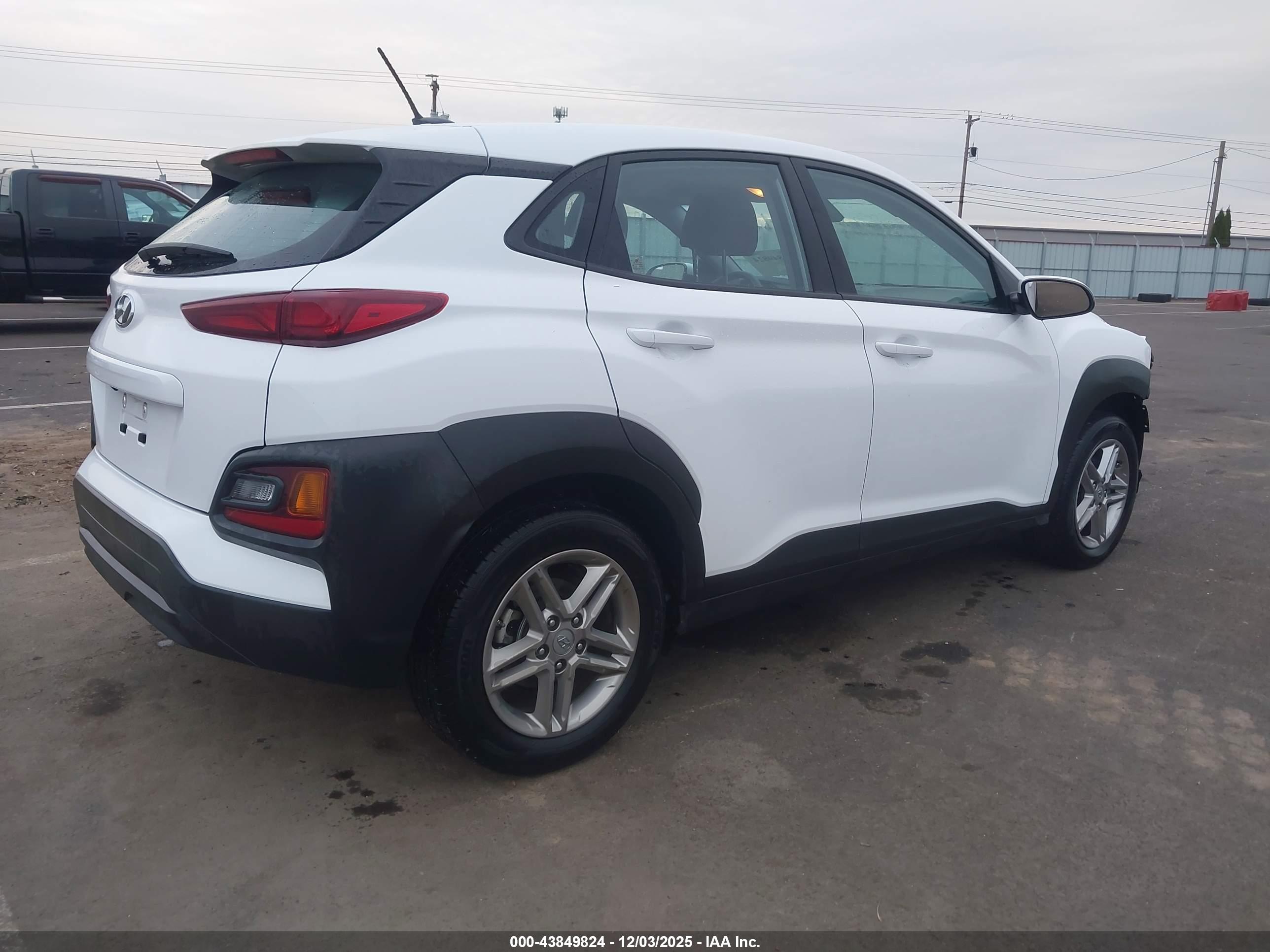HYUNDAI KONA image 4