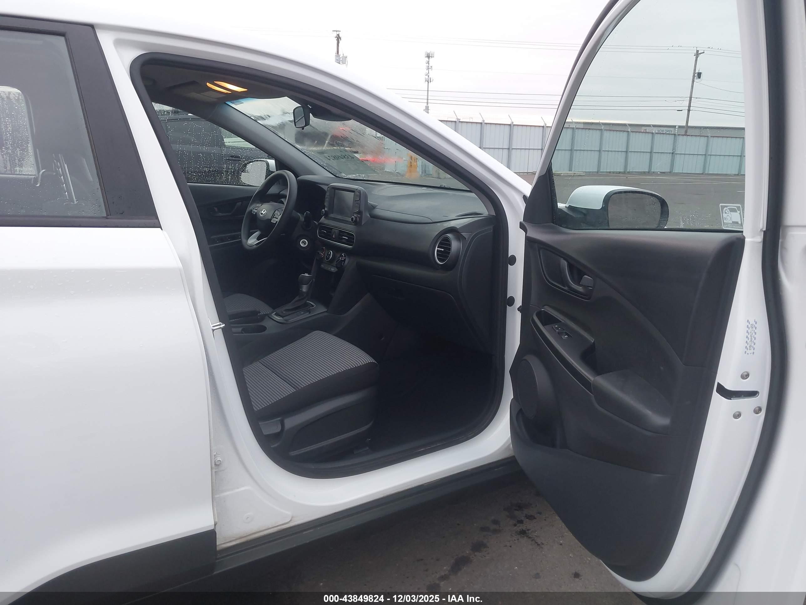 HYUNDAI KONA image 5