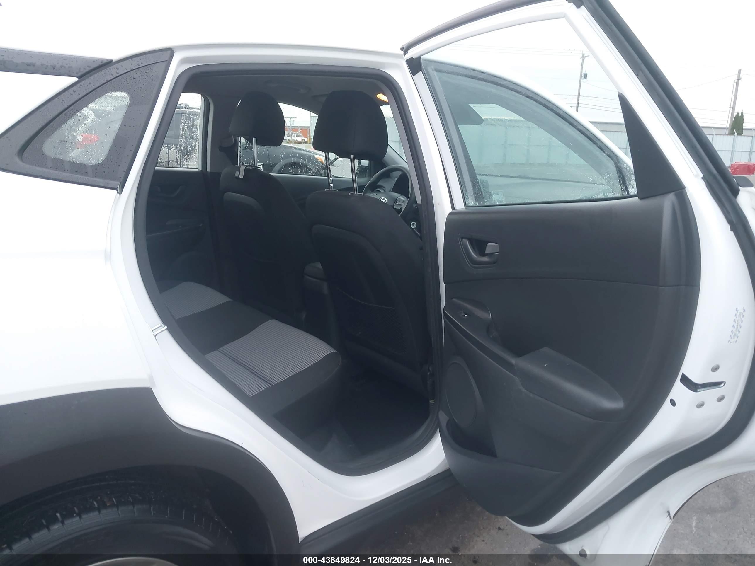 HYUNDAI KONA image 8