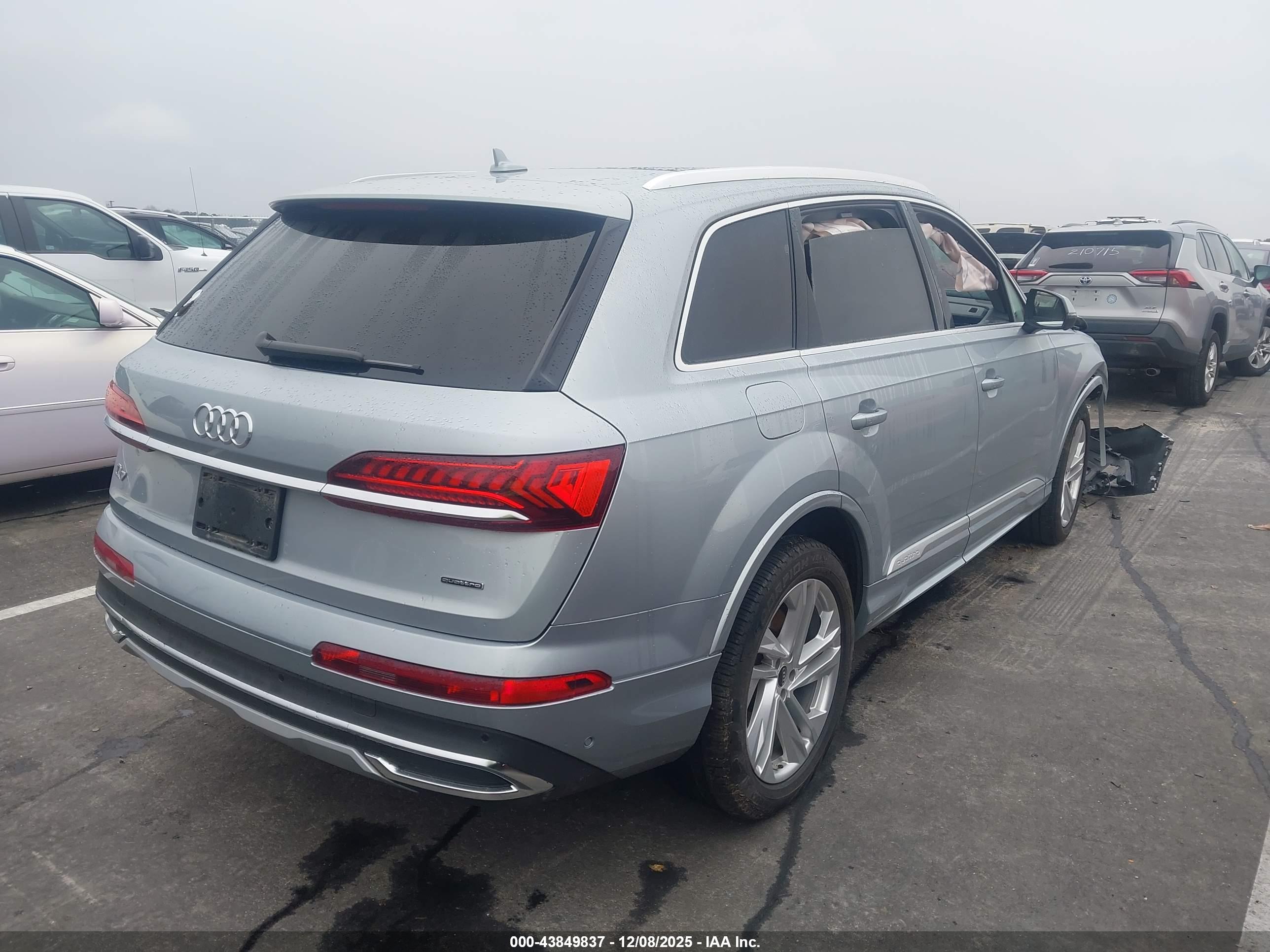 AUDI Q7 image 4