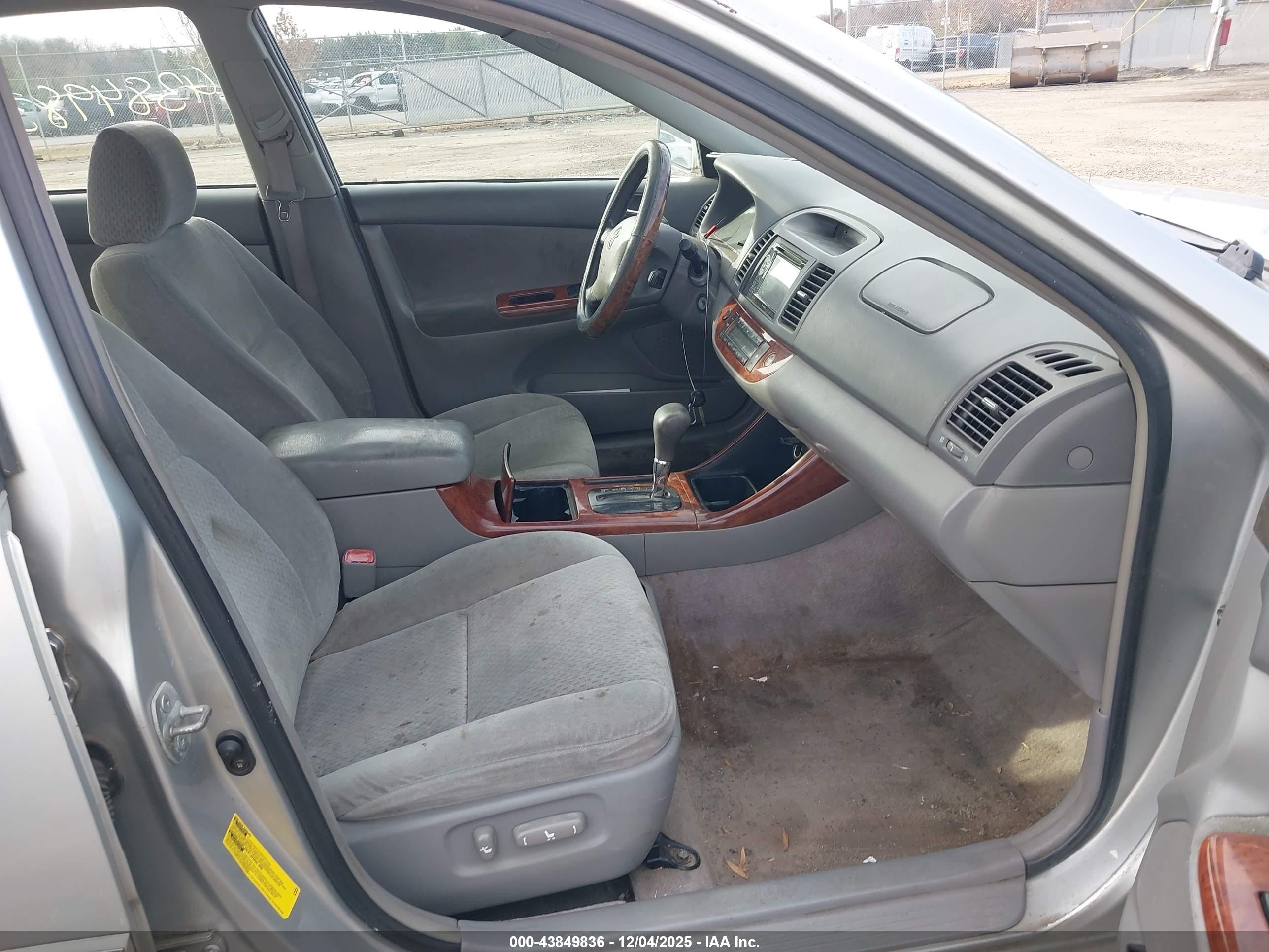 TOYOTA CAMRY image 5