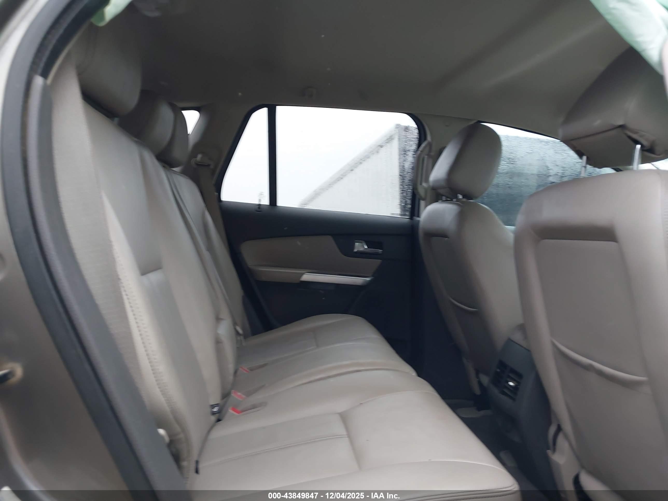 FORD EDGE image 8