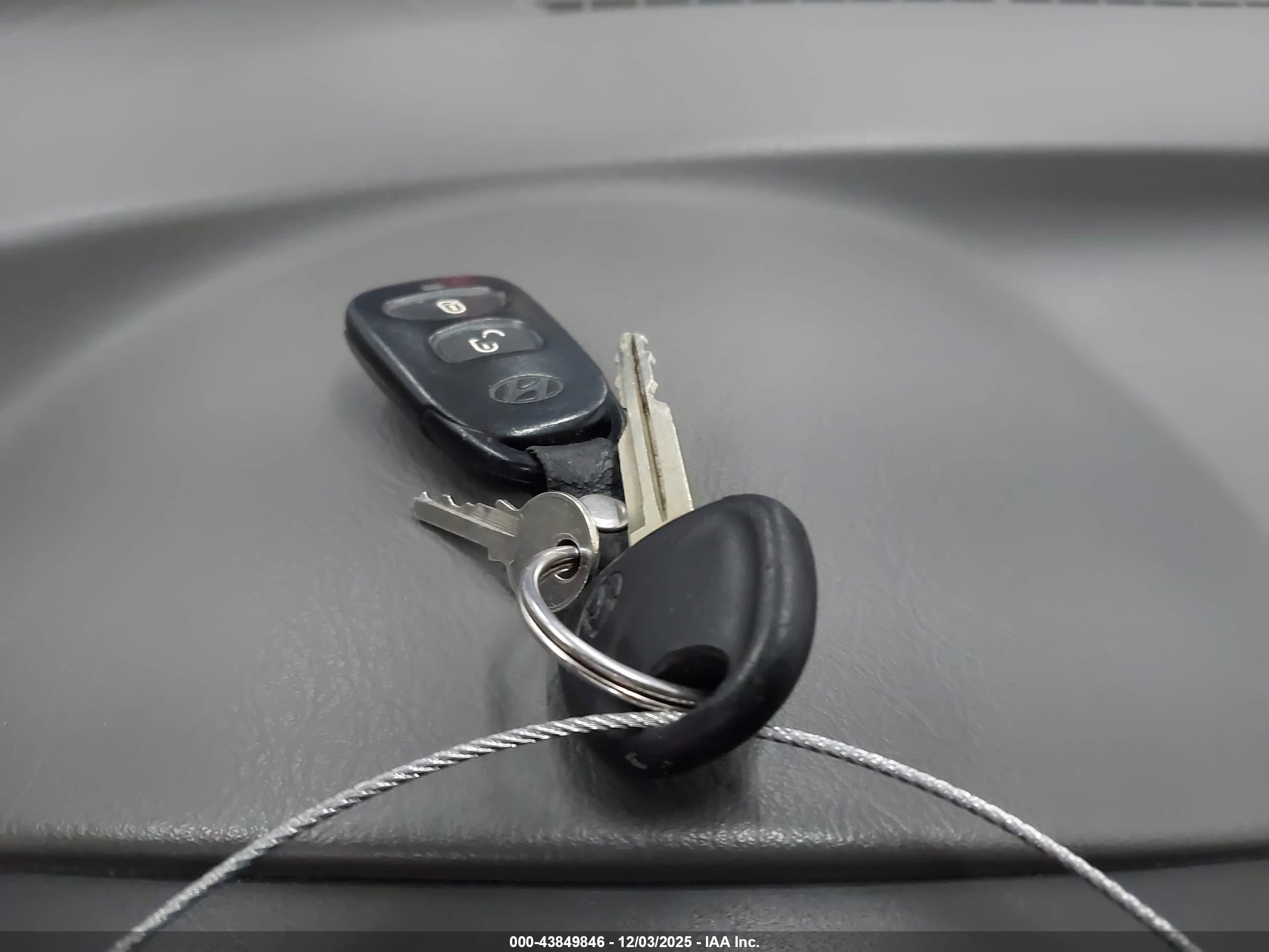 HYUNDAI TUCSON image 11