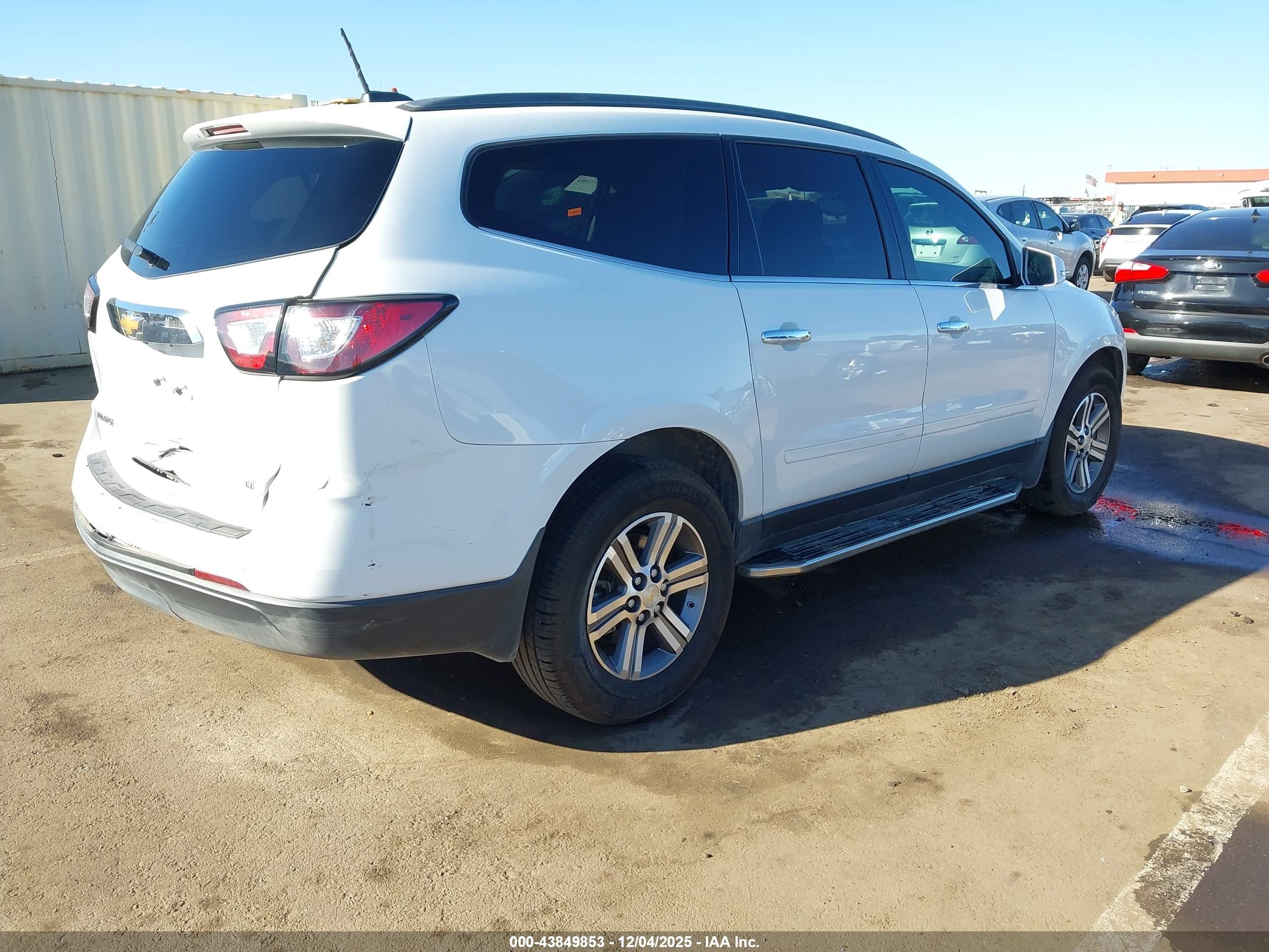 CHEVROLET TRAVERSE image 4