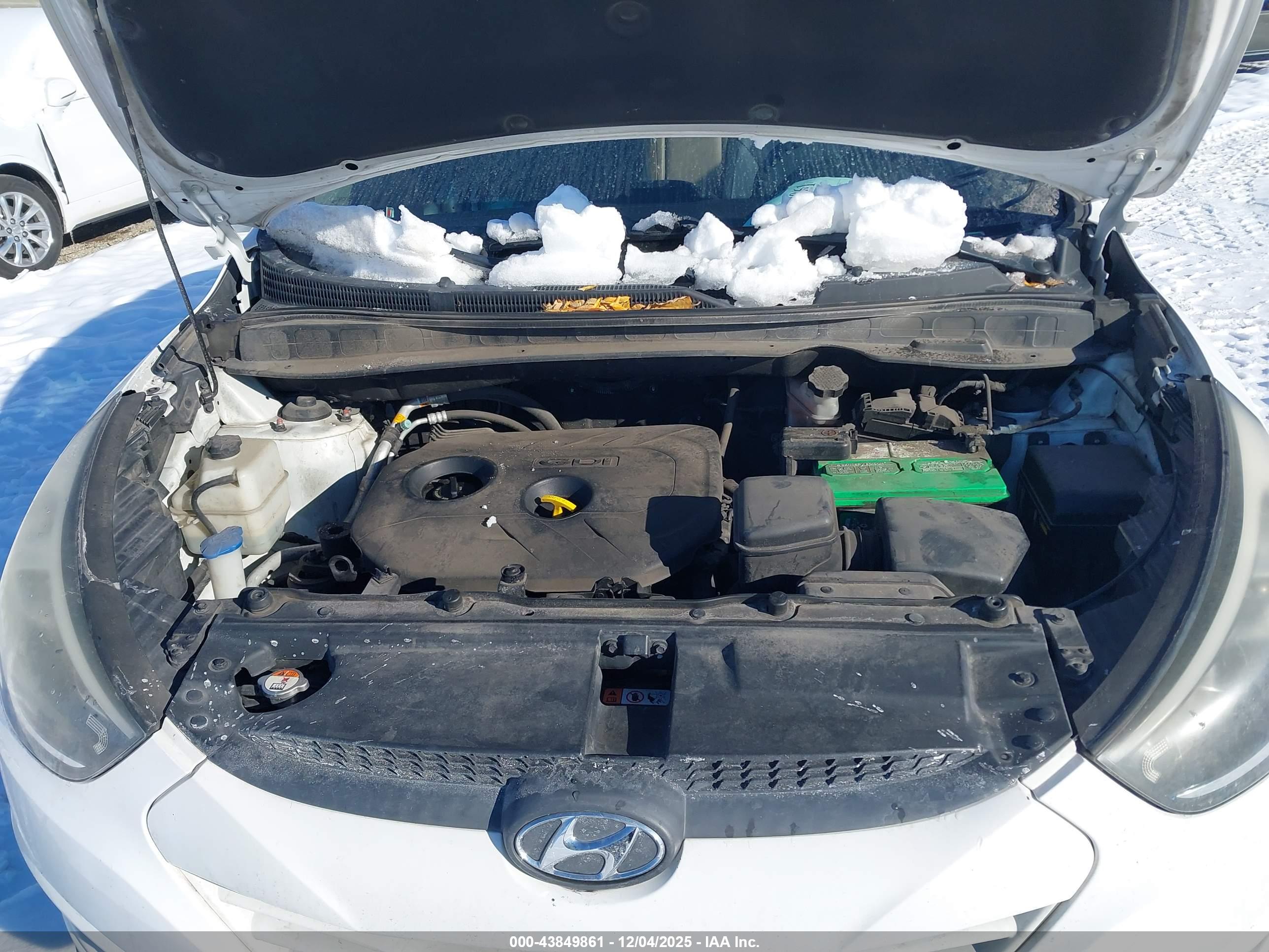 HYUNDAI TUCSON image 10