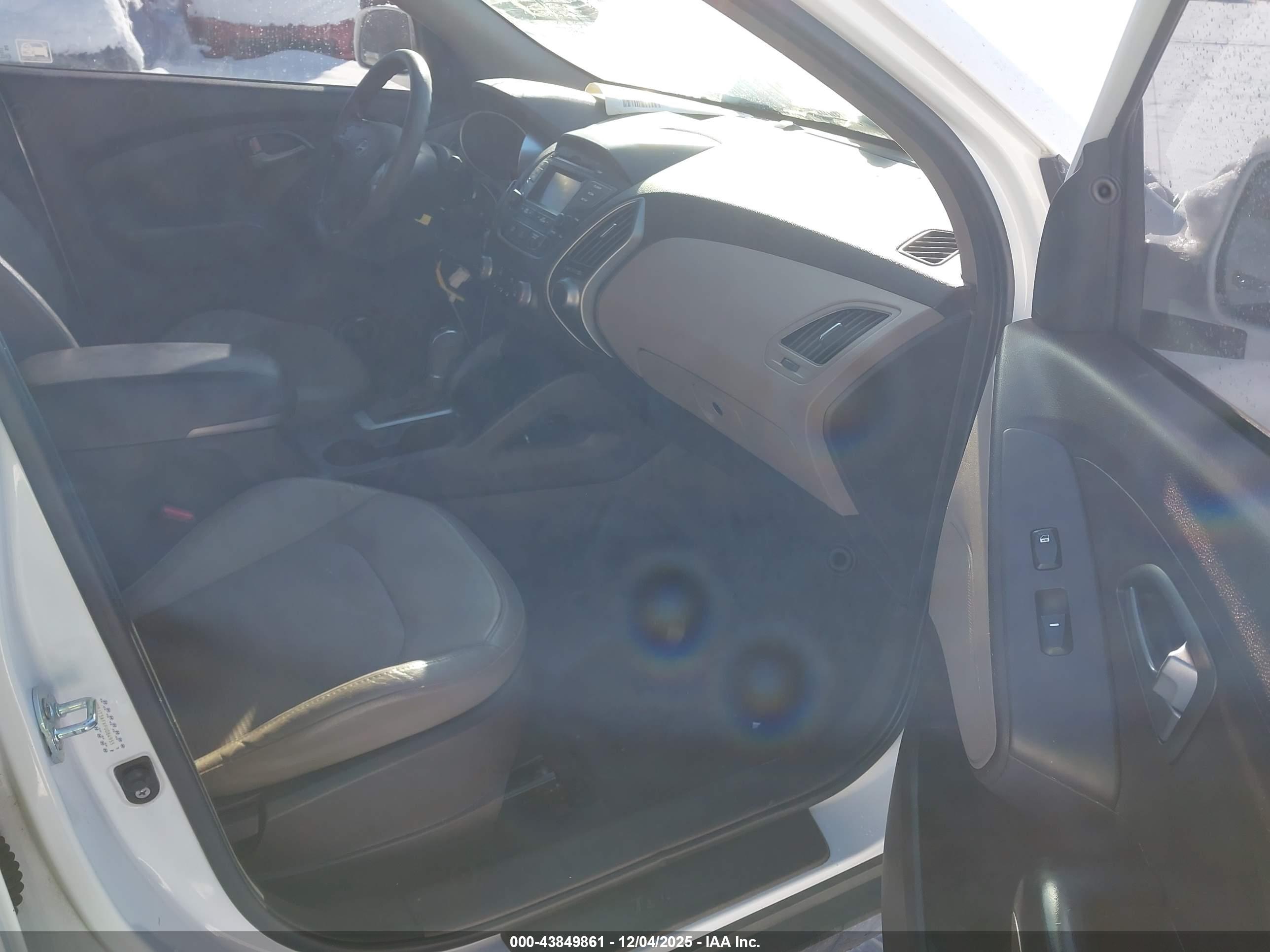 HYUNDAI TUCSON image 5