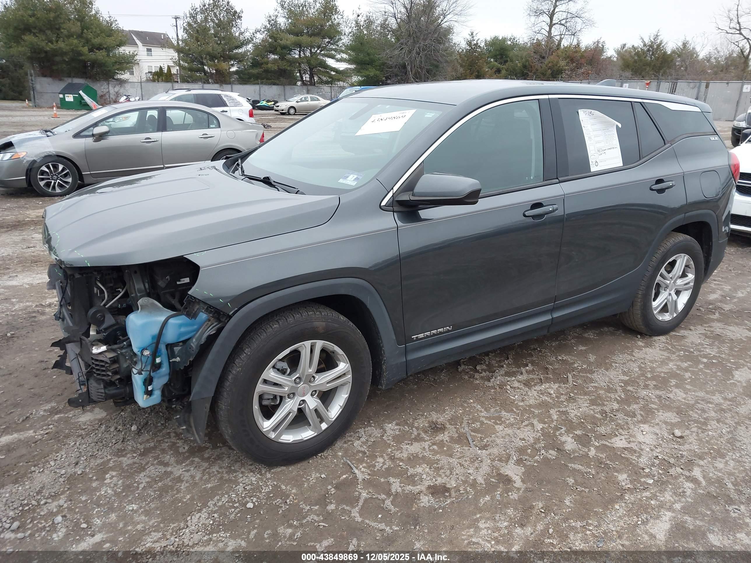 GMC TERRAIN image 2