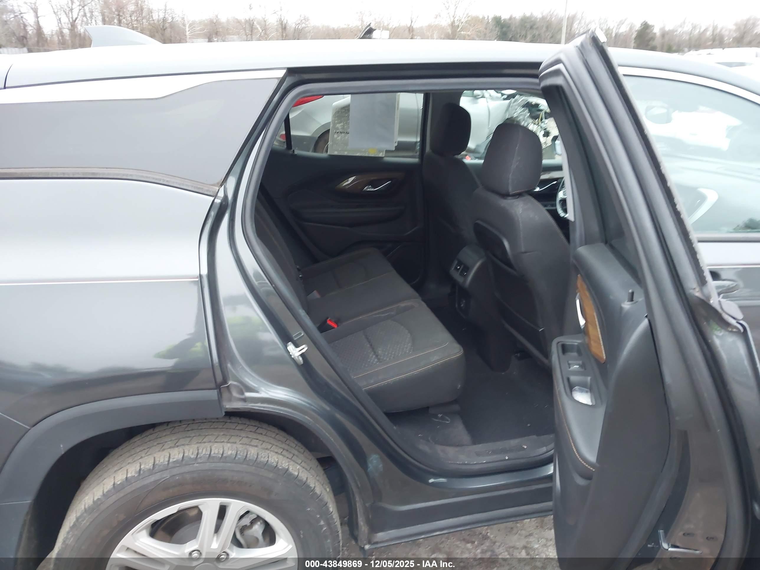 GMC TERRAIN image 8