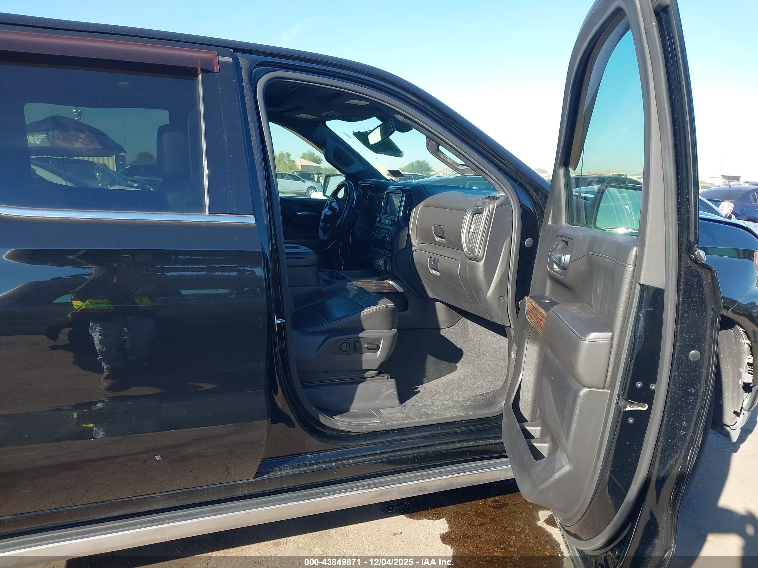 CHEVROLET SILVERADO image 5