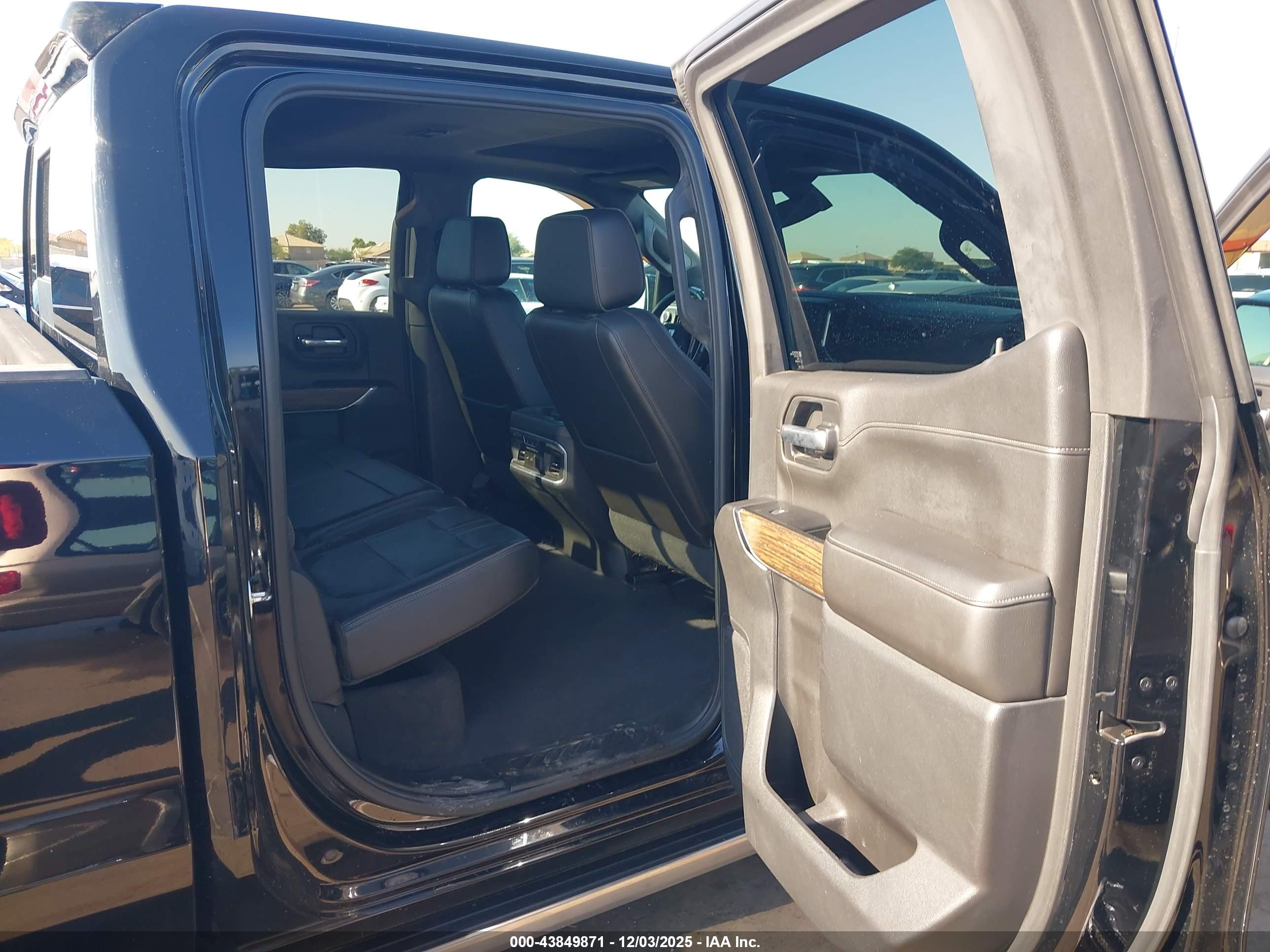 CHEVROLET SILVERADO image 8