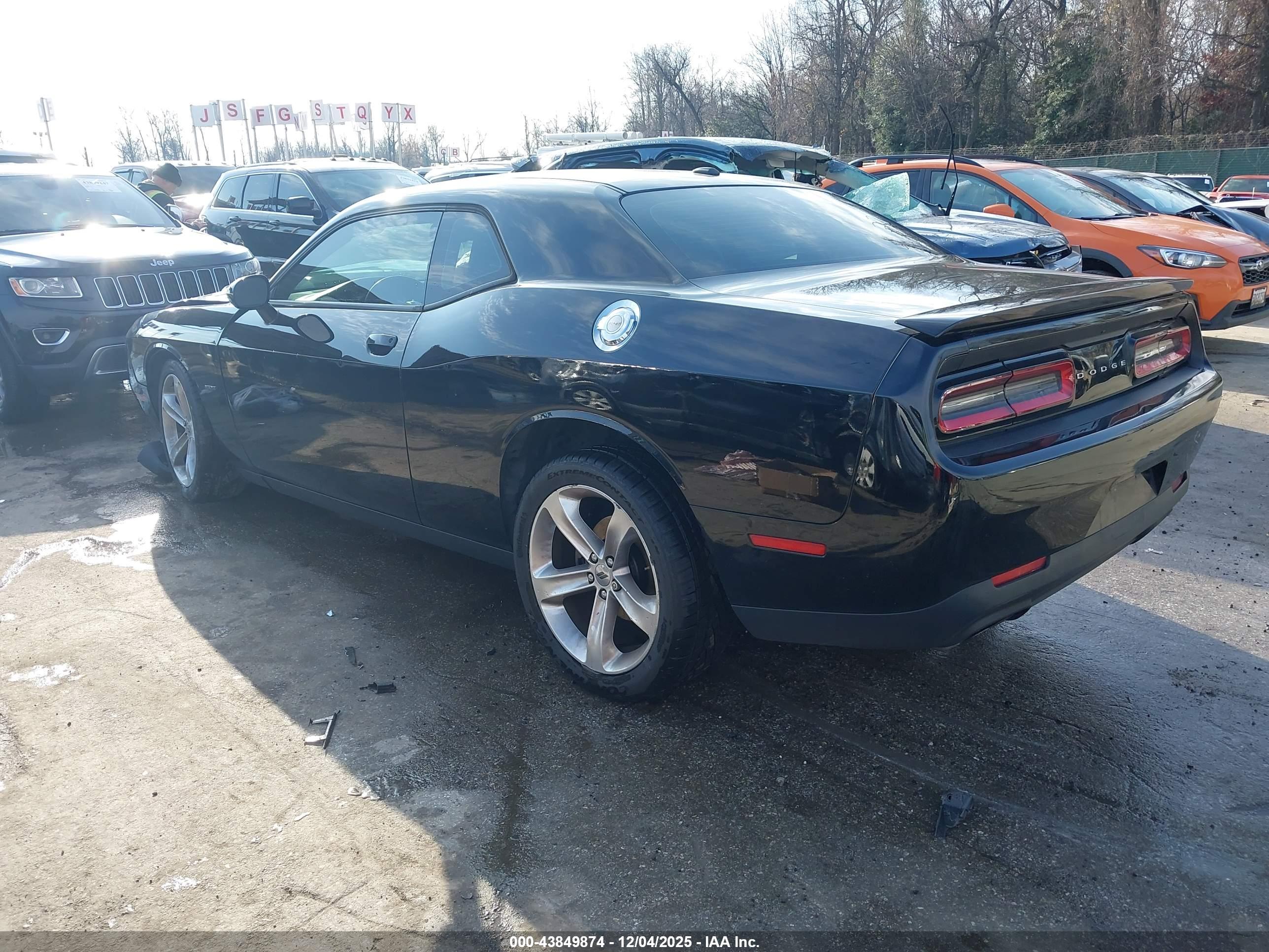DODGE CHALLENGER image 3