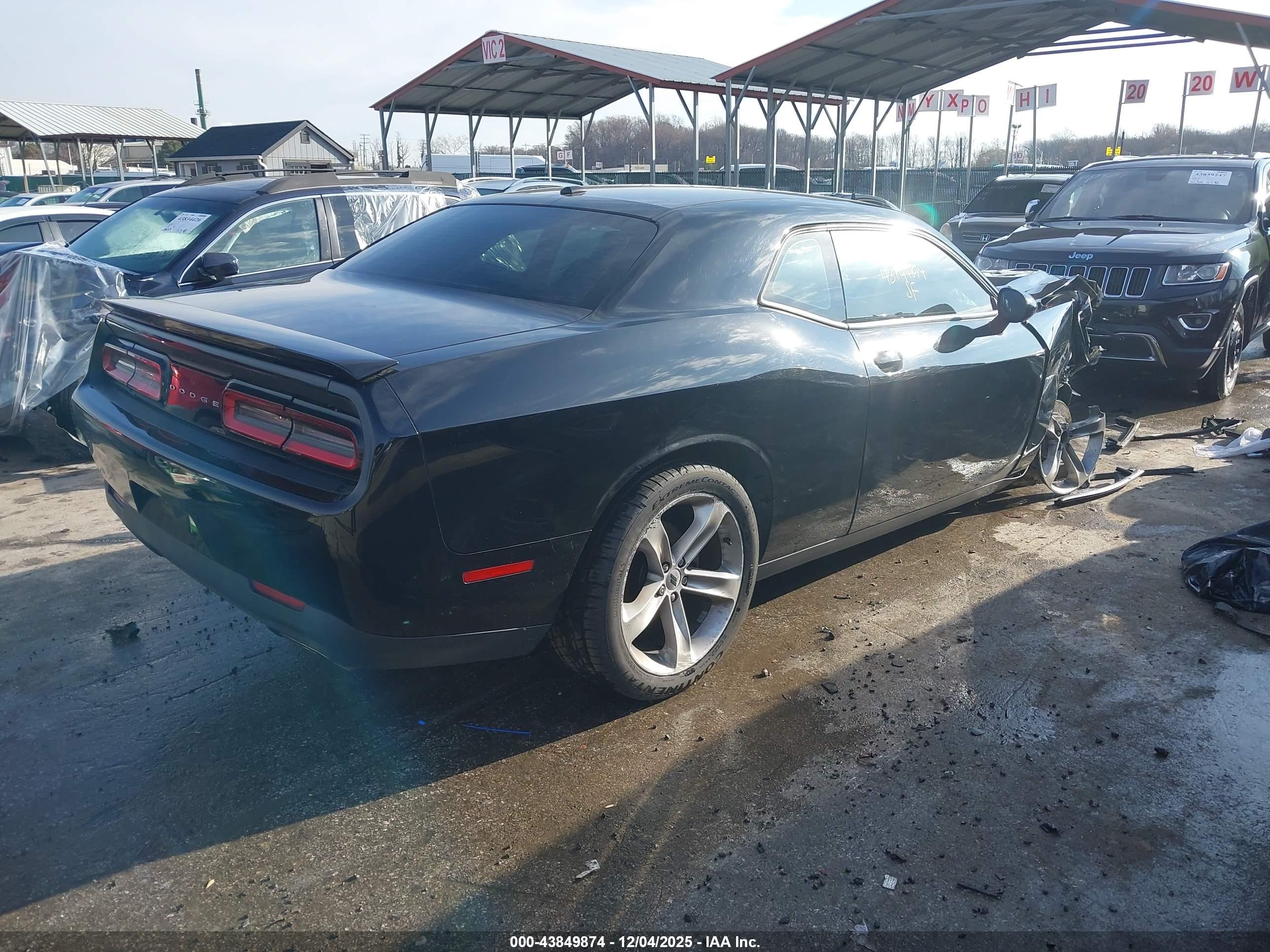 DODGE CHALLENGER image 4