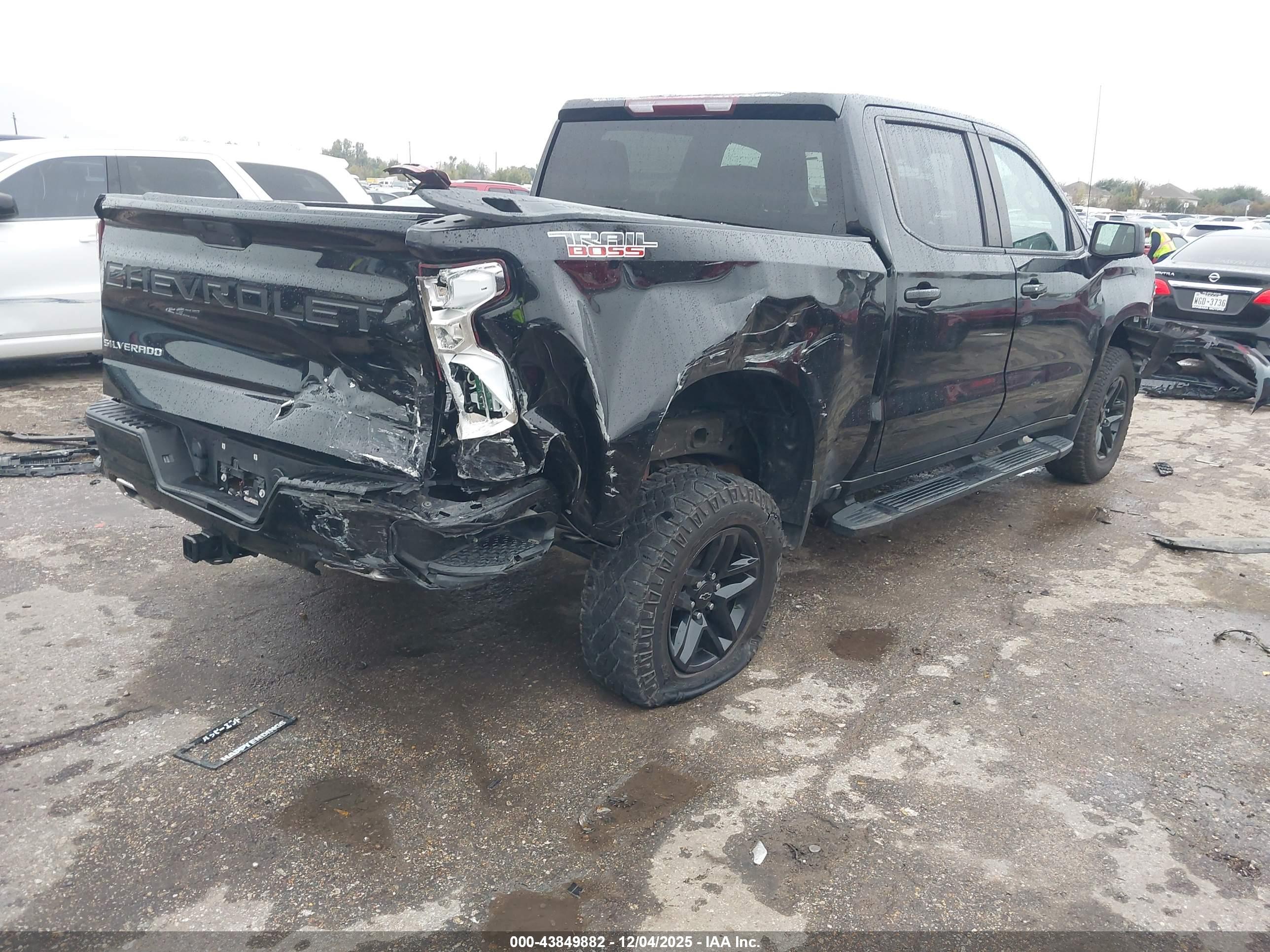 CHEVROLET SILVERADO image 4