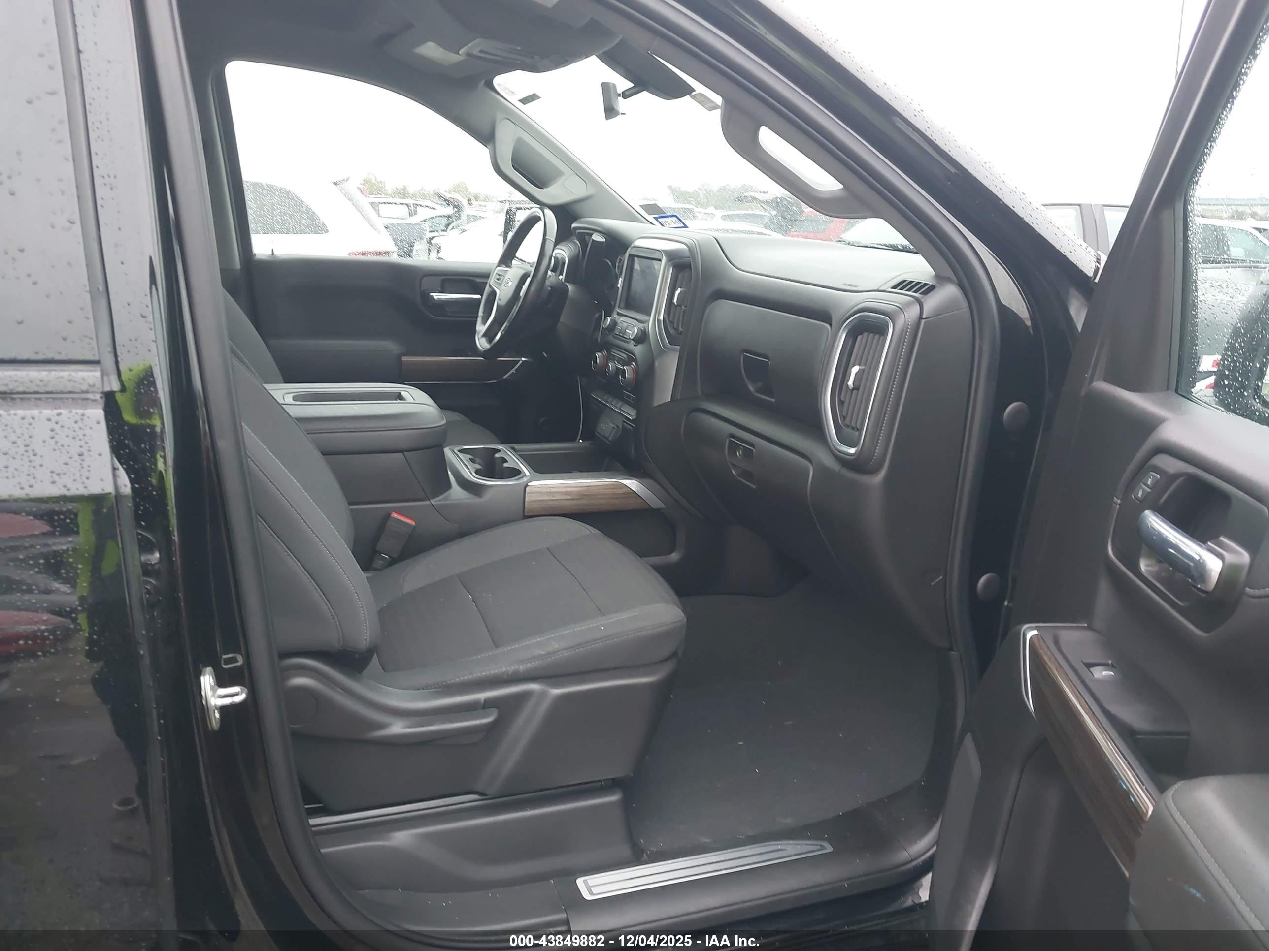 CHEVROLET SILVERADO image 5