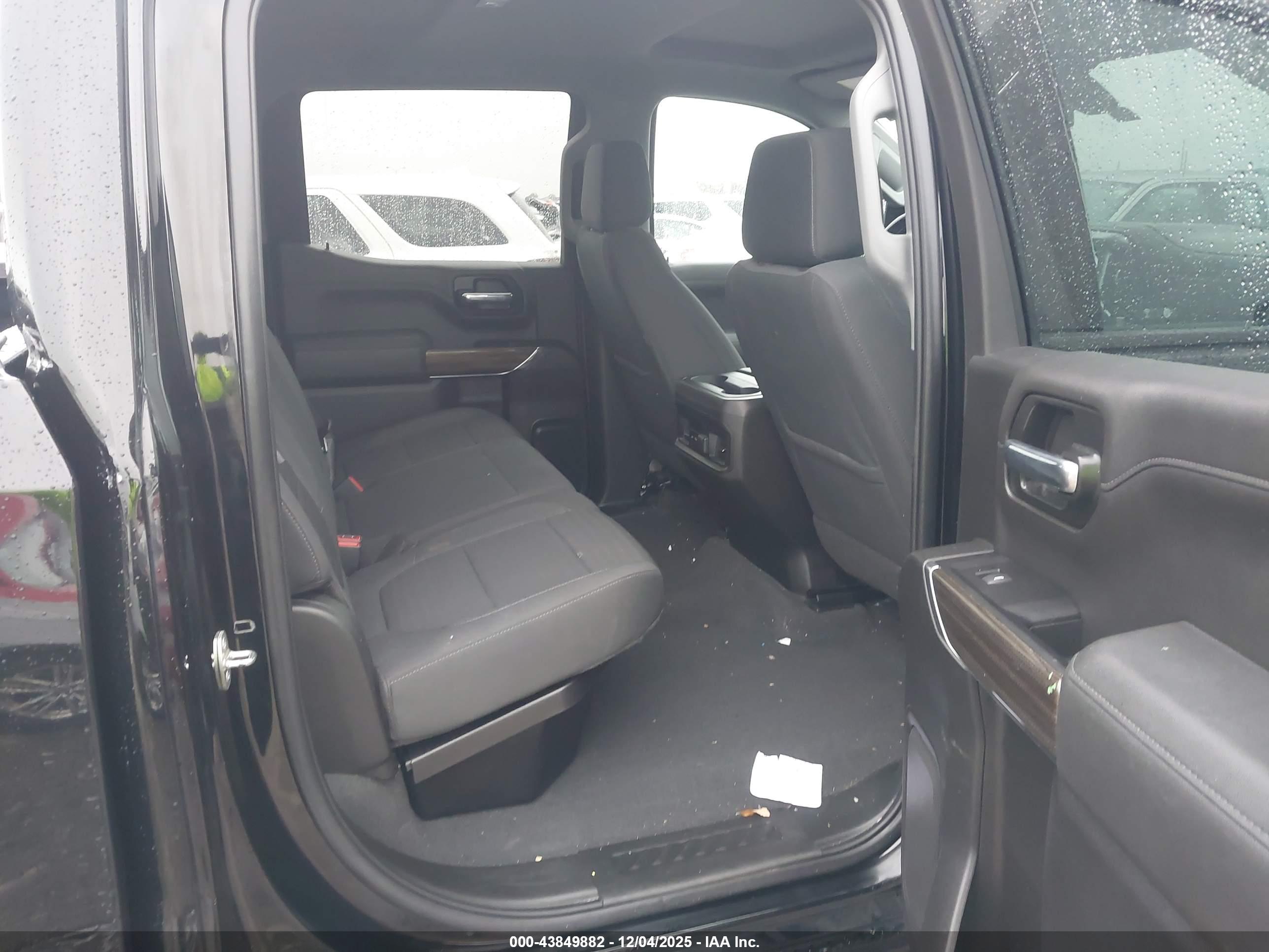 CHEVROLET SILVERADO image 8