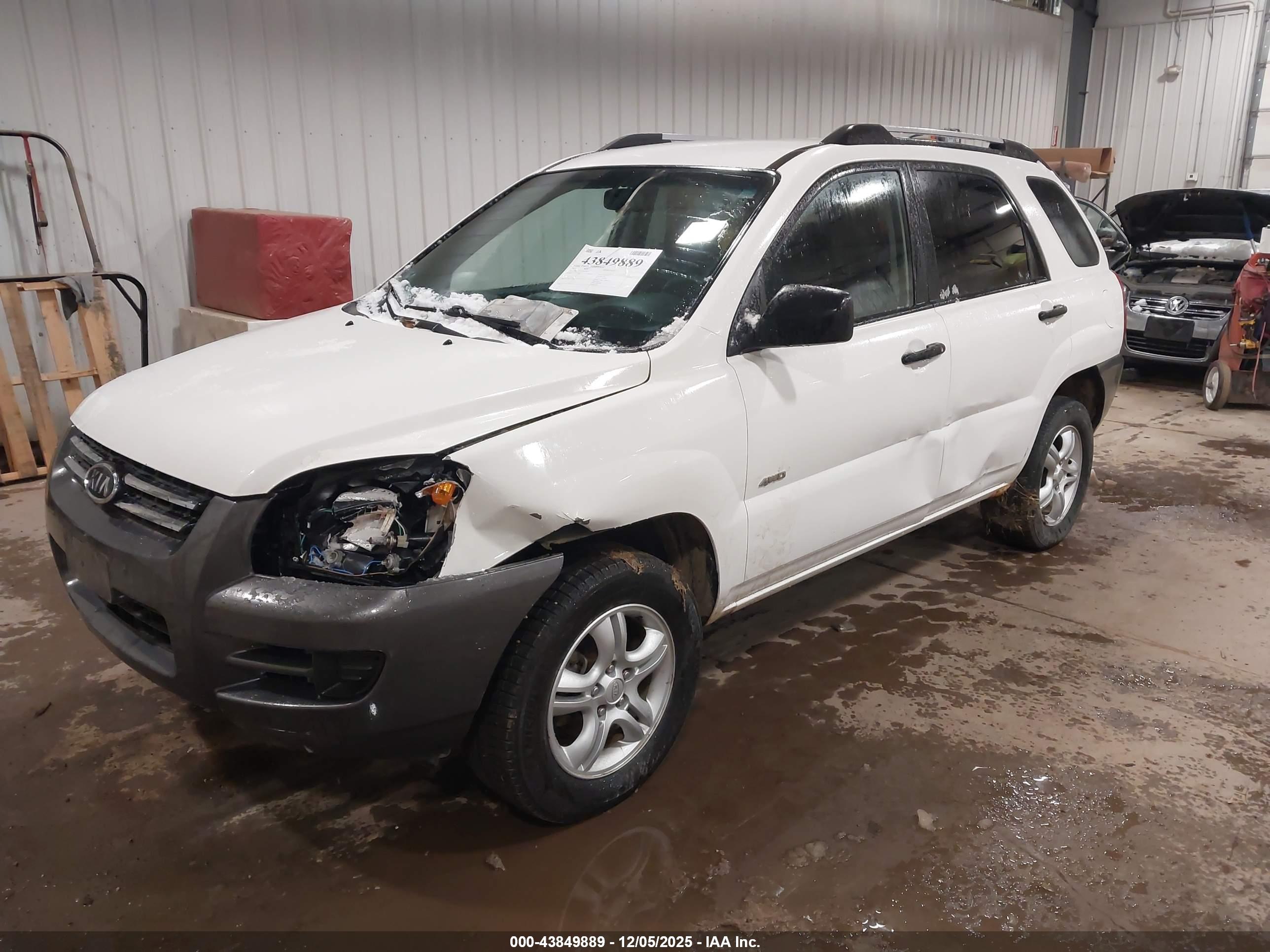 KIA SPORTAGE image 2