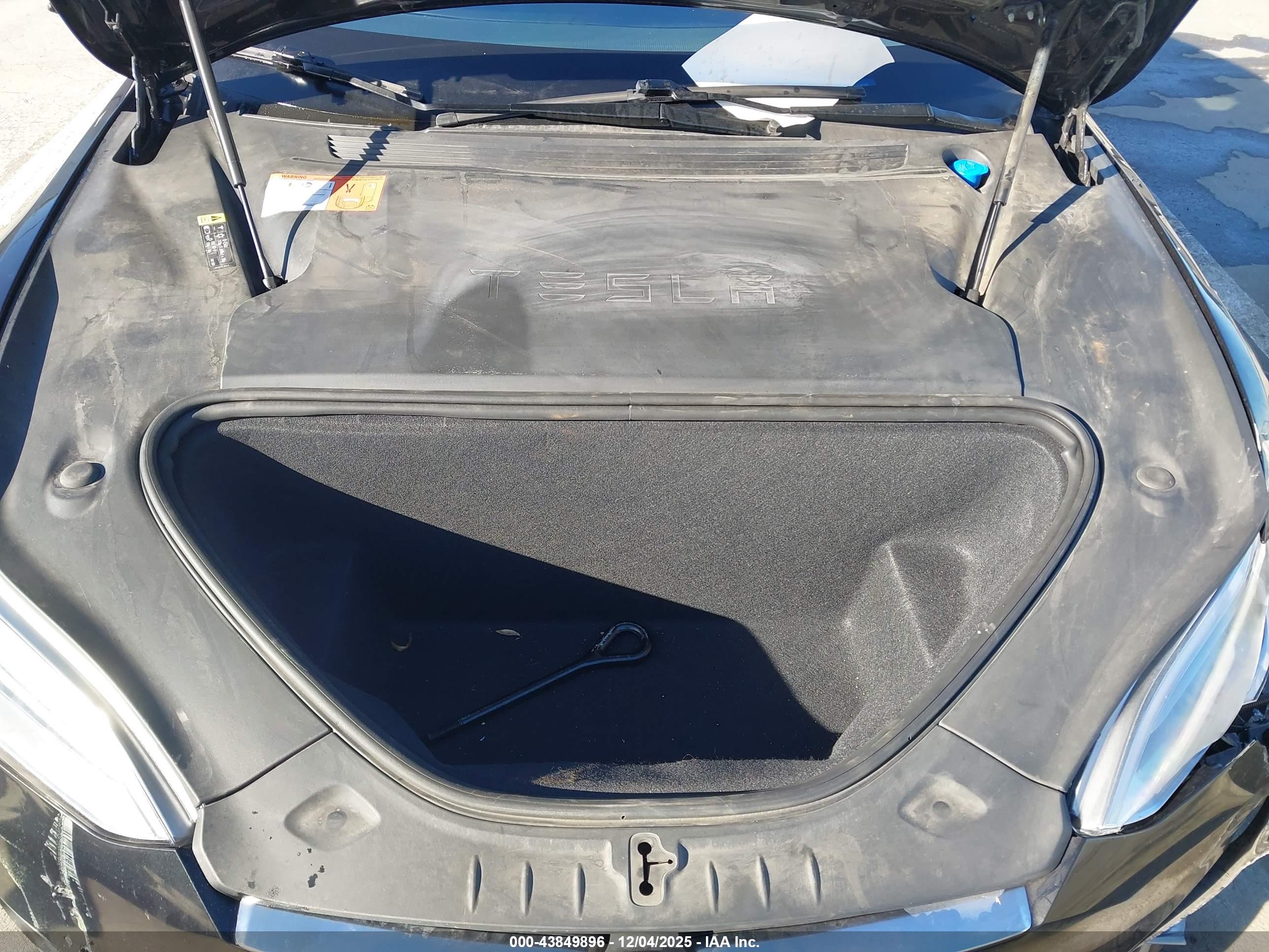 TESLA MODEL image 10