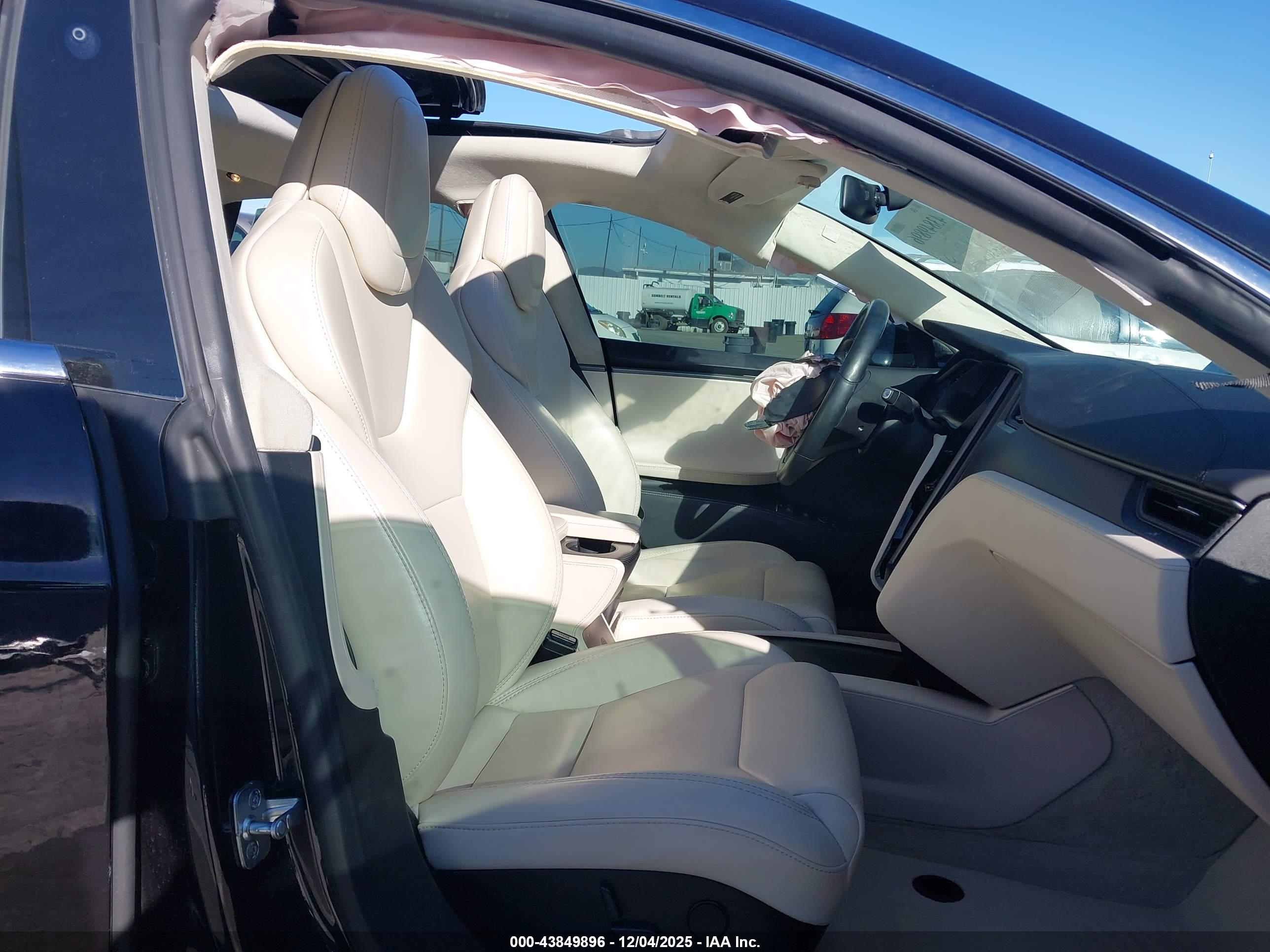 TESLA MODEL image 5