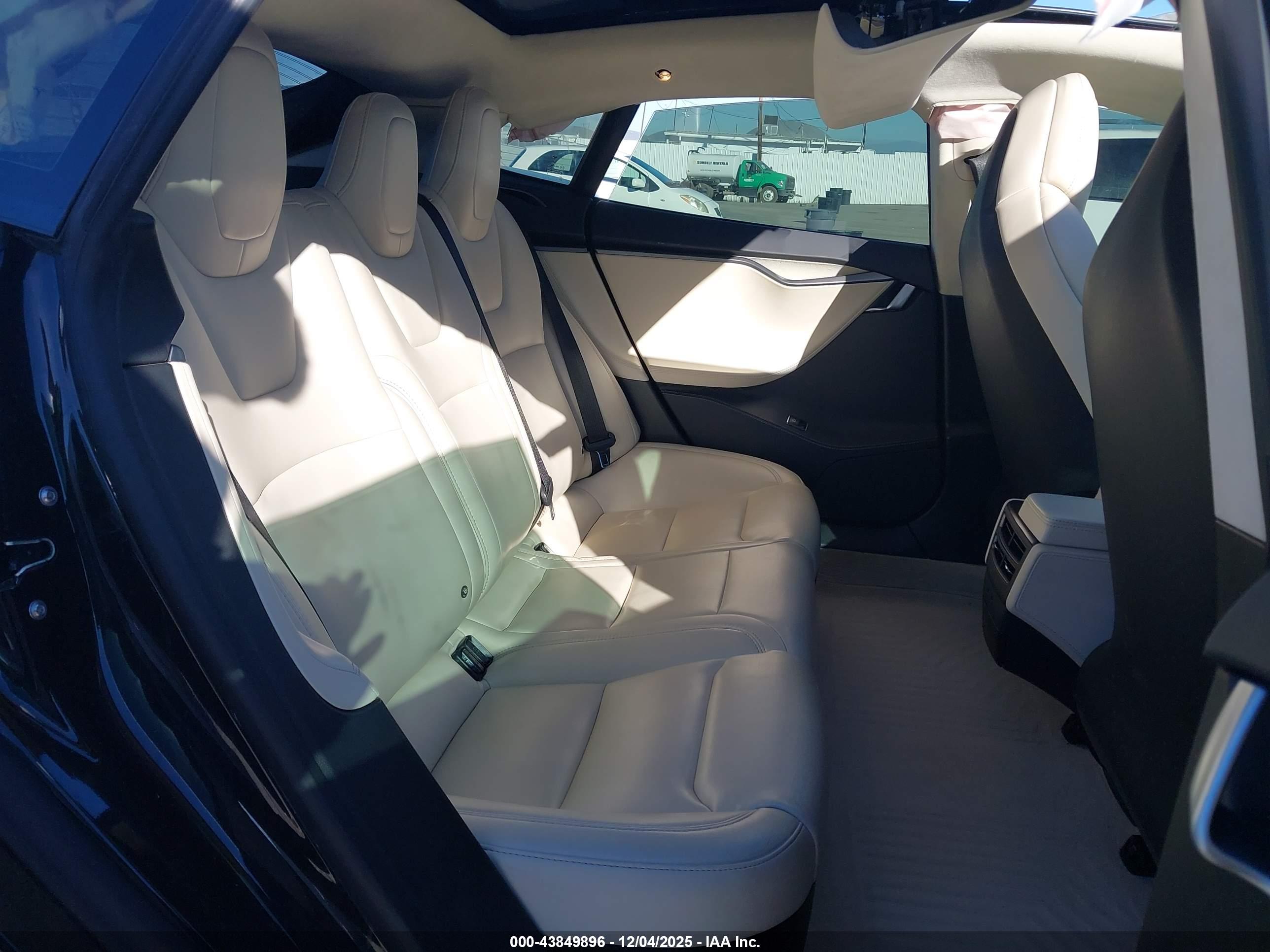 TESLA MODEL image 8