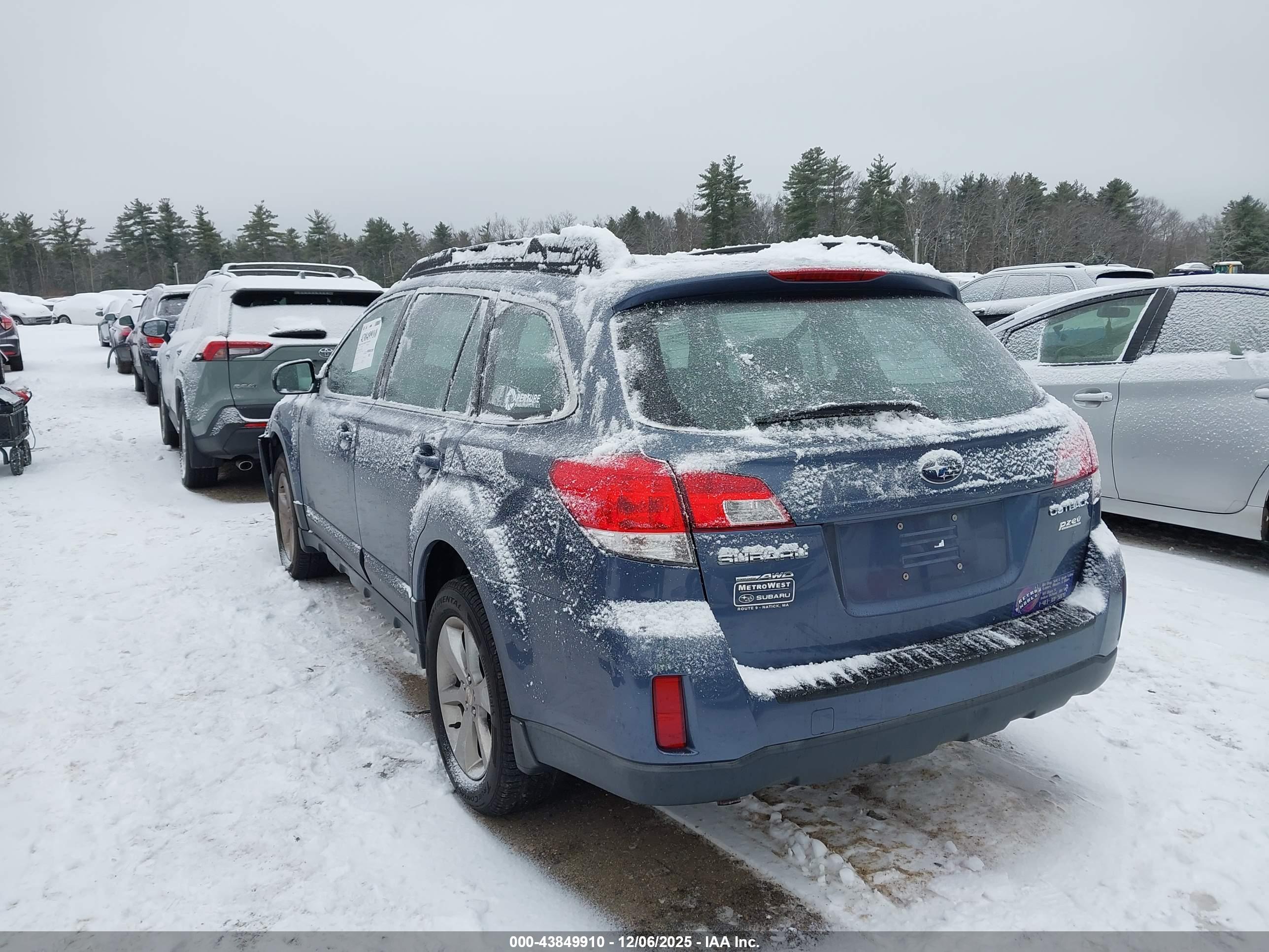 SUBARU OUTBACK image 3