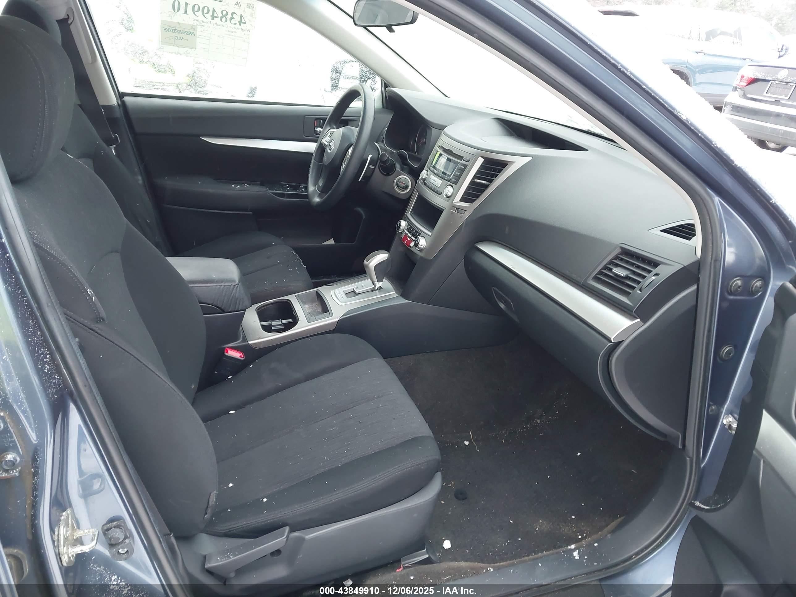 SUBARU OUTBACK image 5