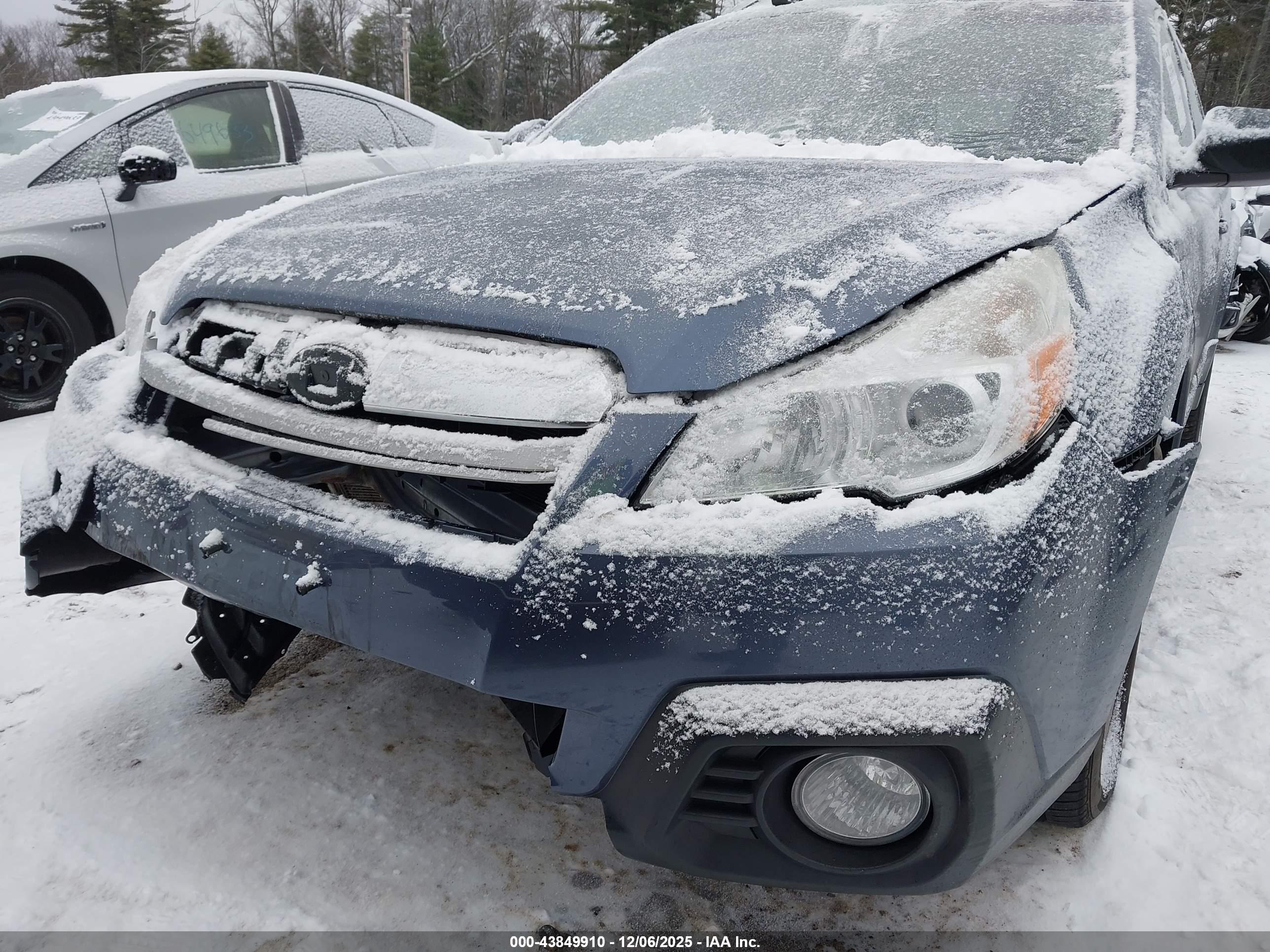 SUBARU OUTBACK image 6