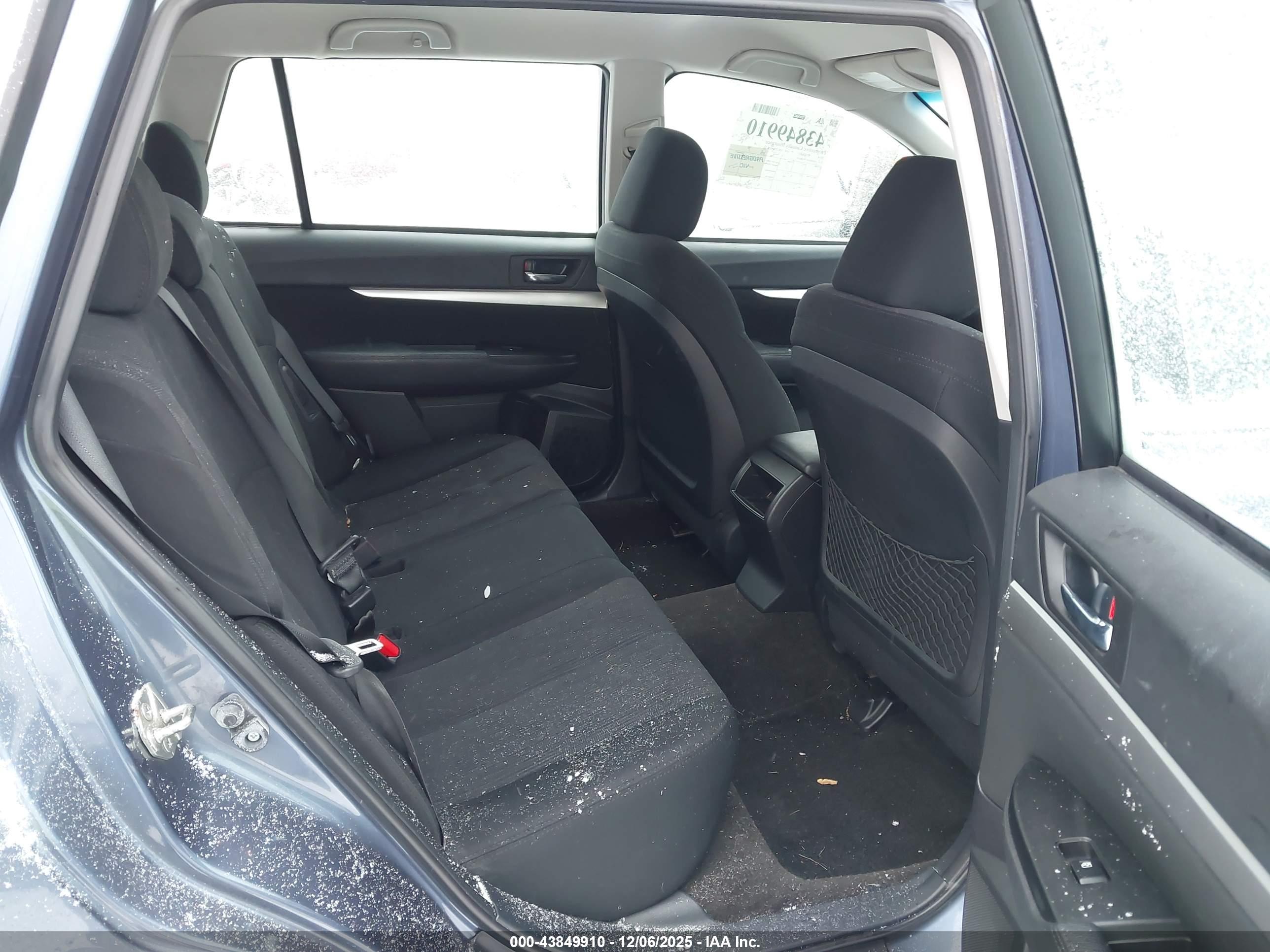 SUBARU OUTBACK image 8