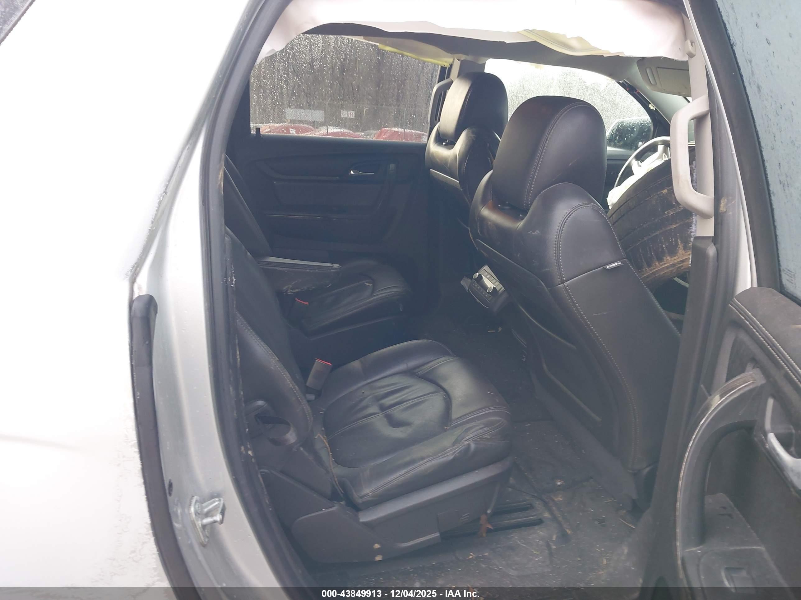 GMC ACADIA image 8