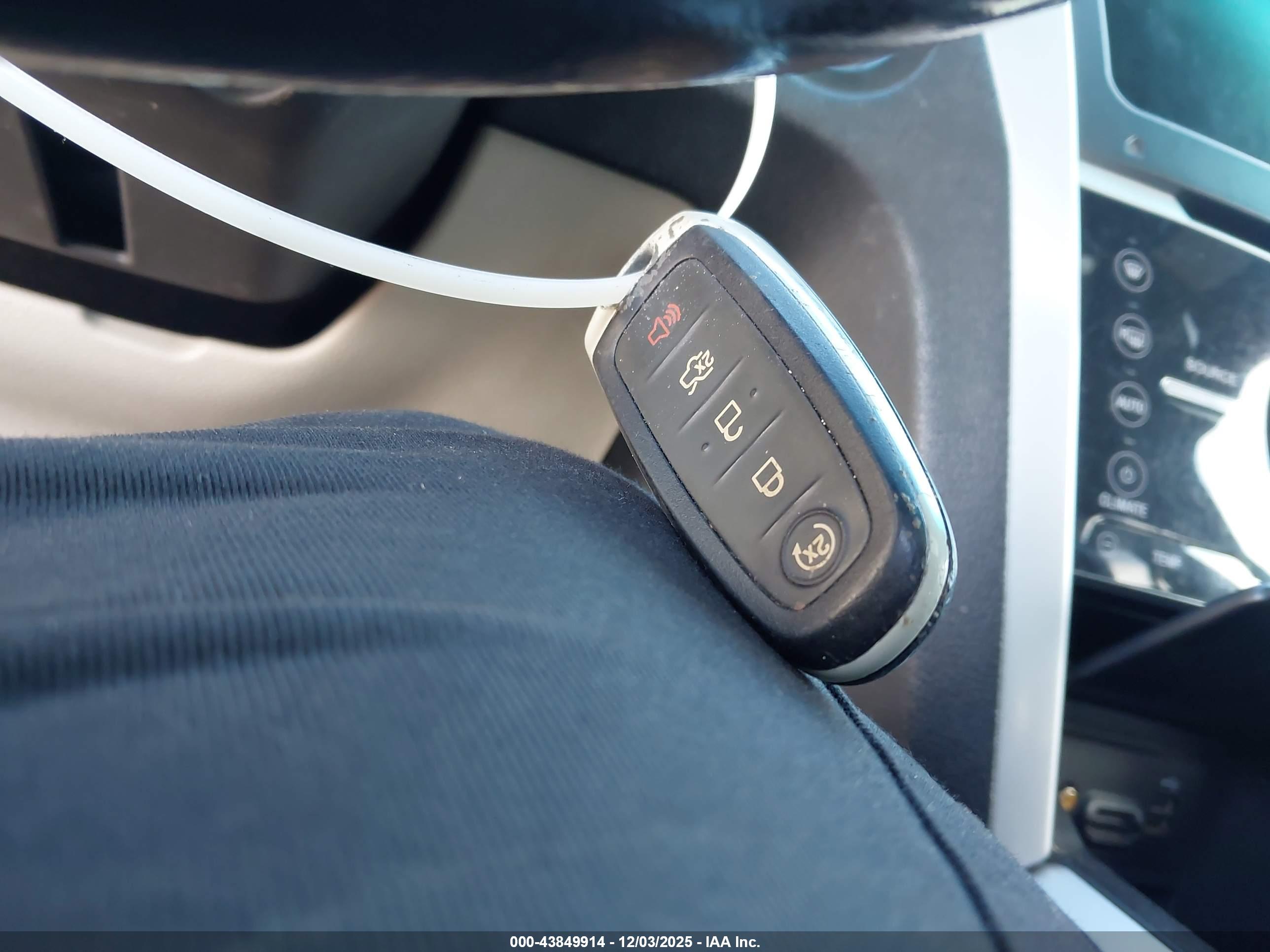FORD EXPLORER image 11