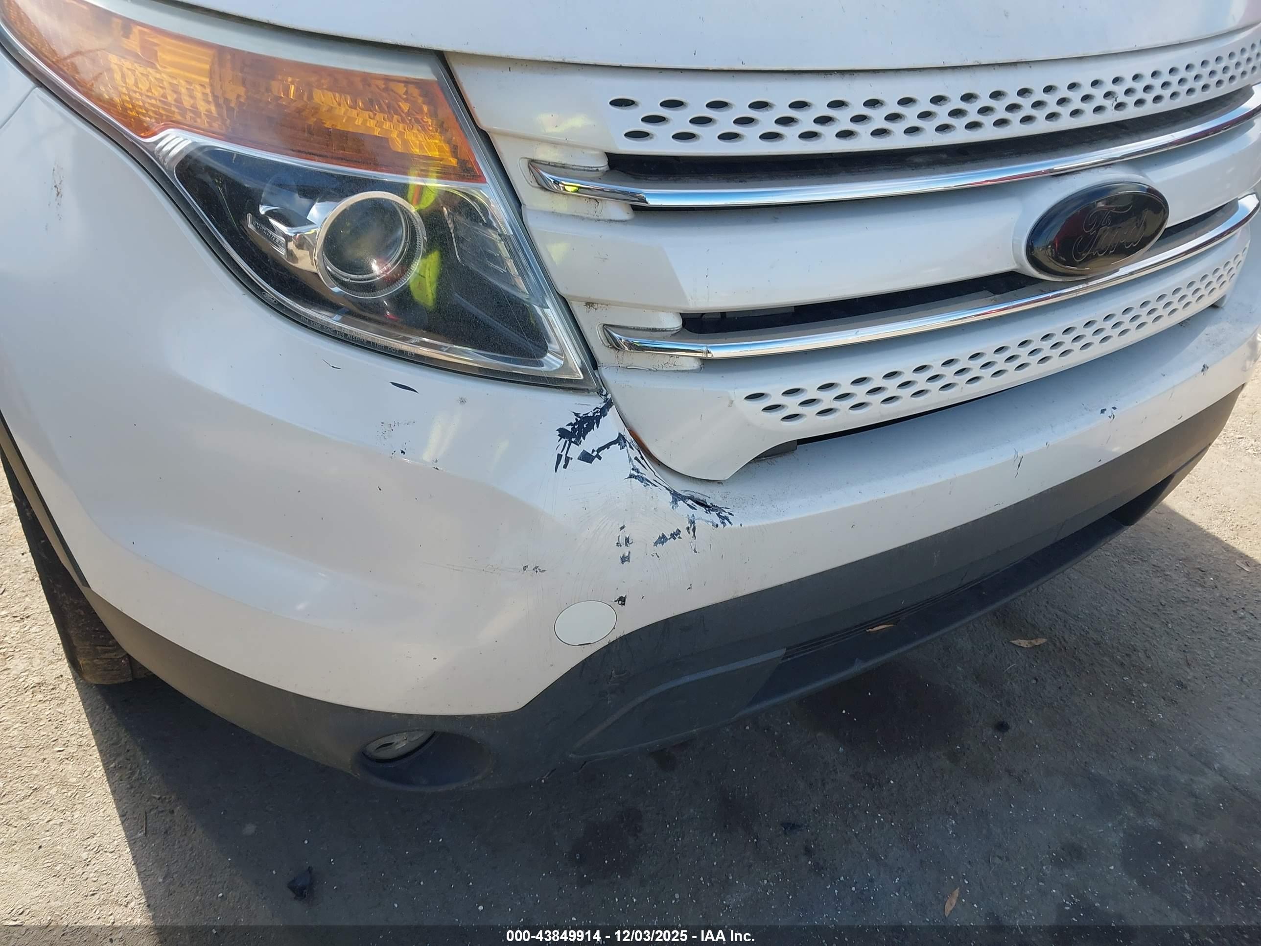 FORD EXPLORER image 6