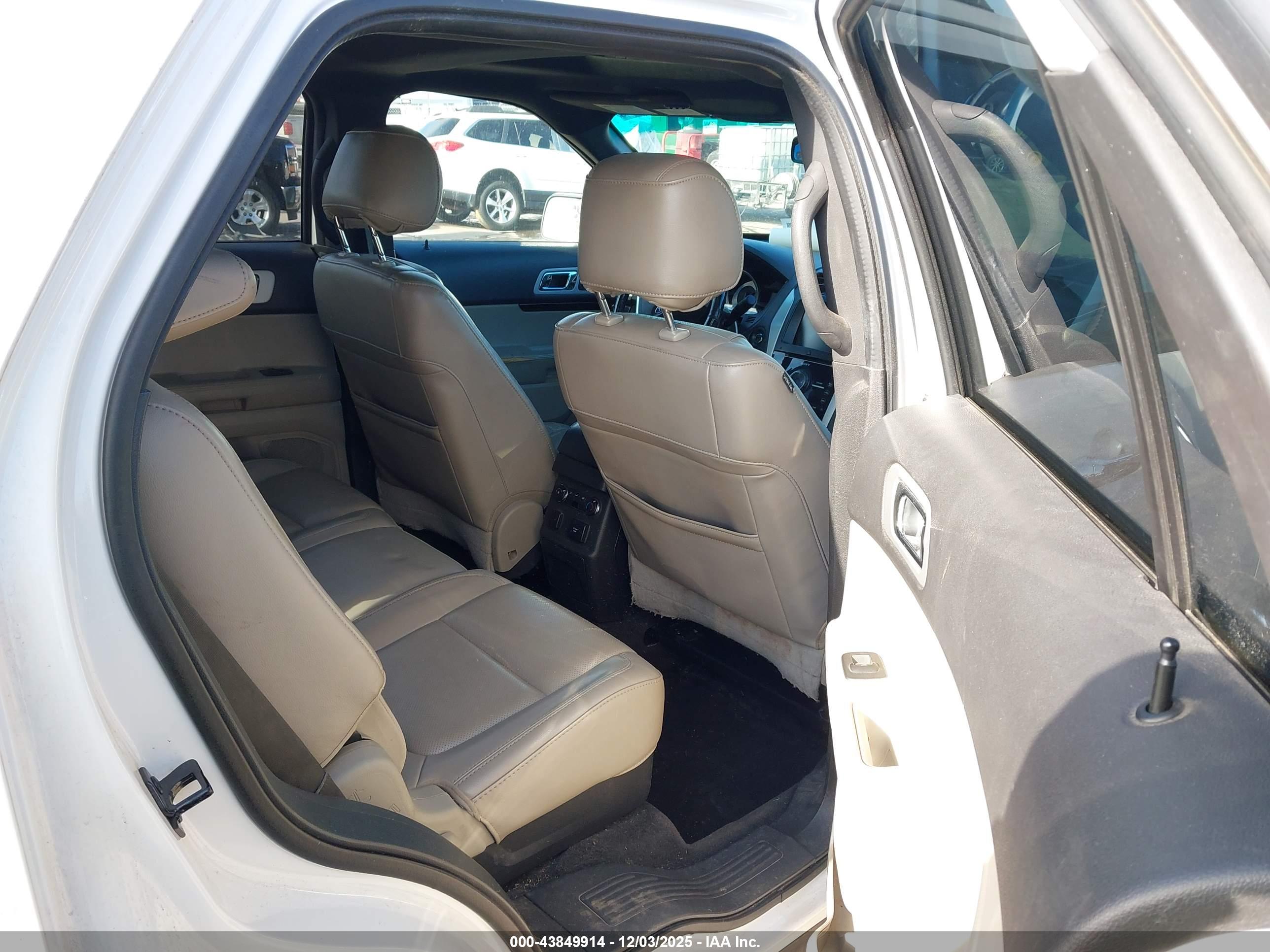 FORD EXPLORER image 8
