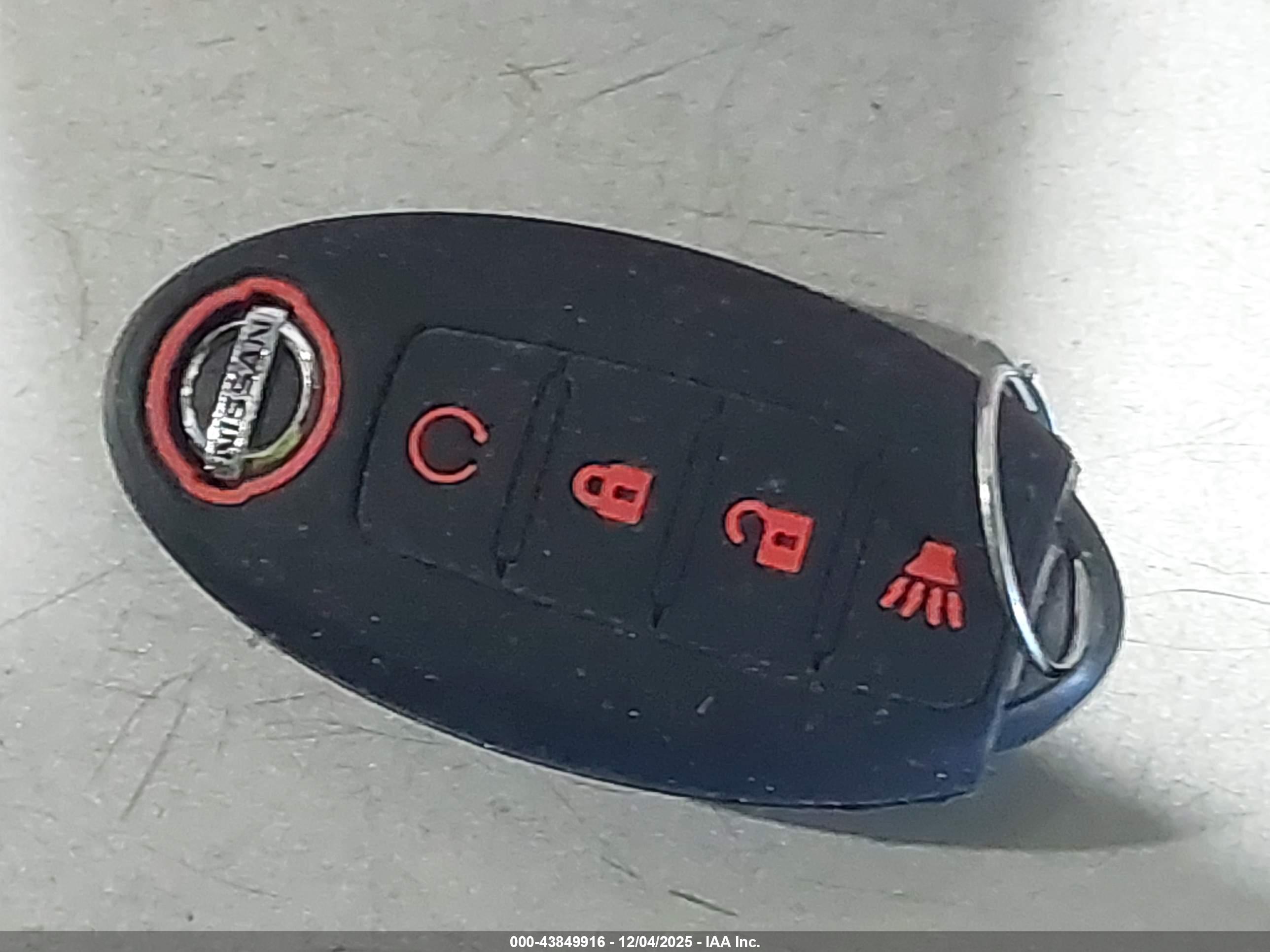 NISSAN ROGUE image 11