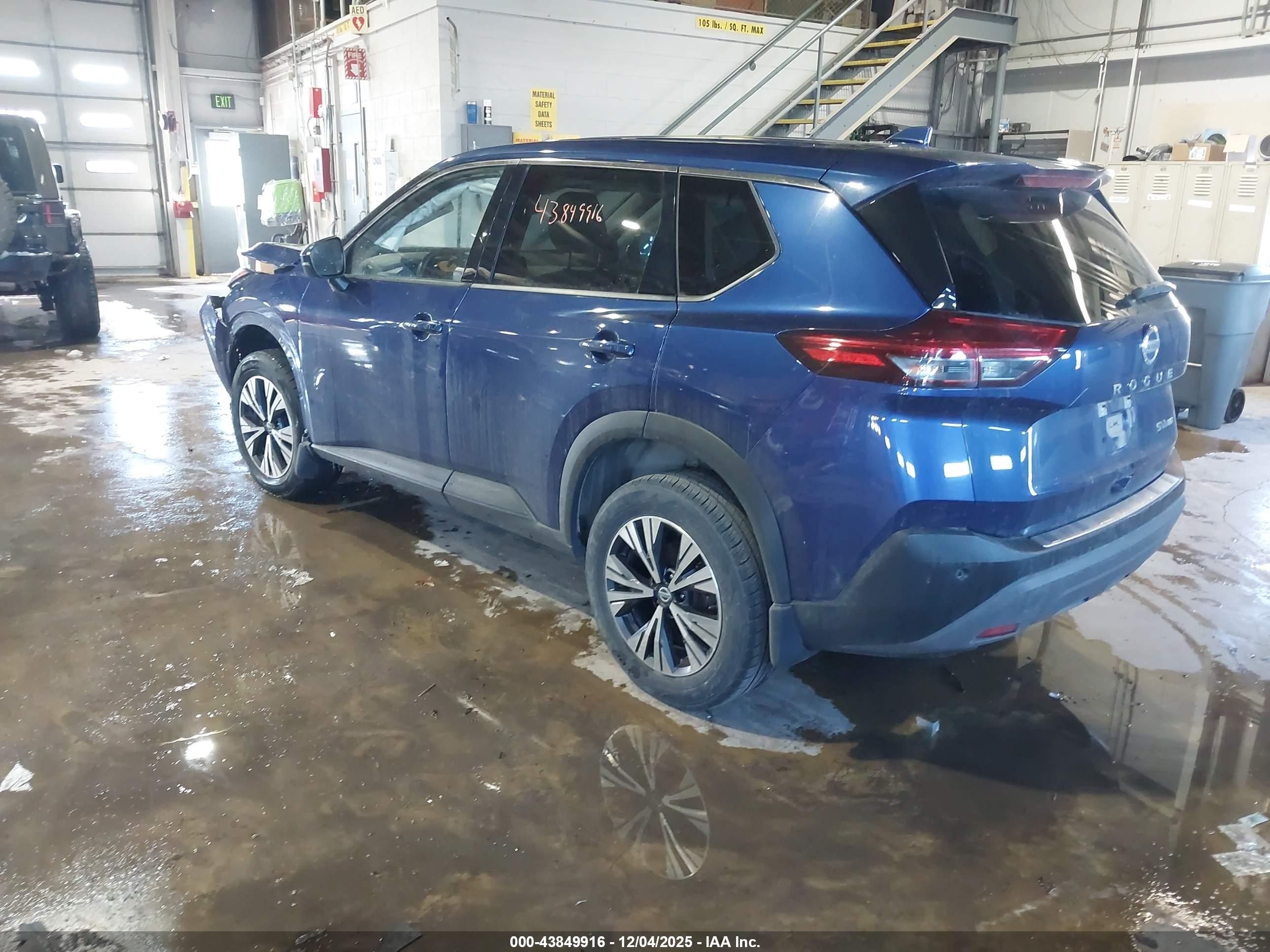 NISSAN ROGUE image 3