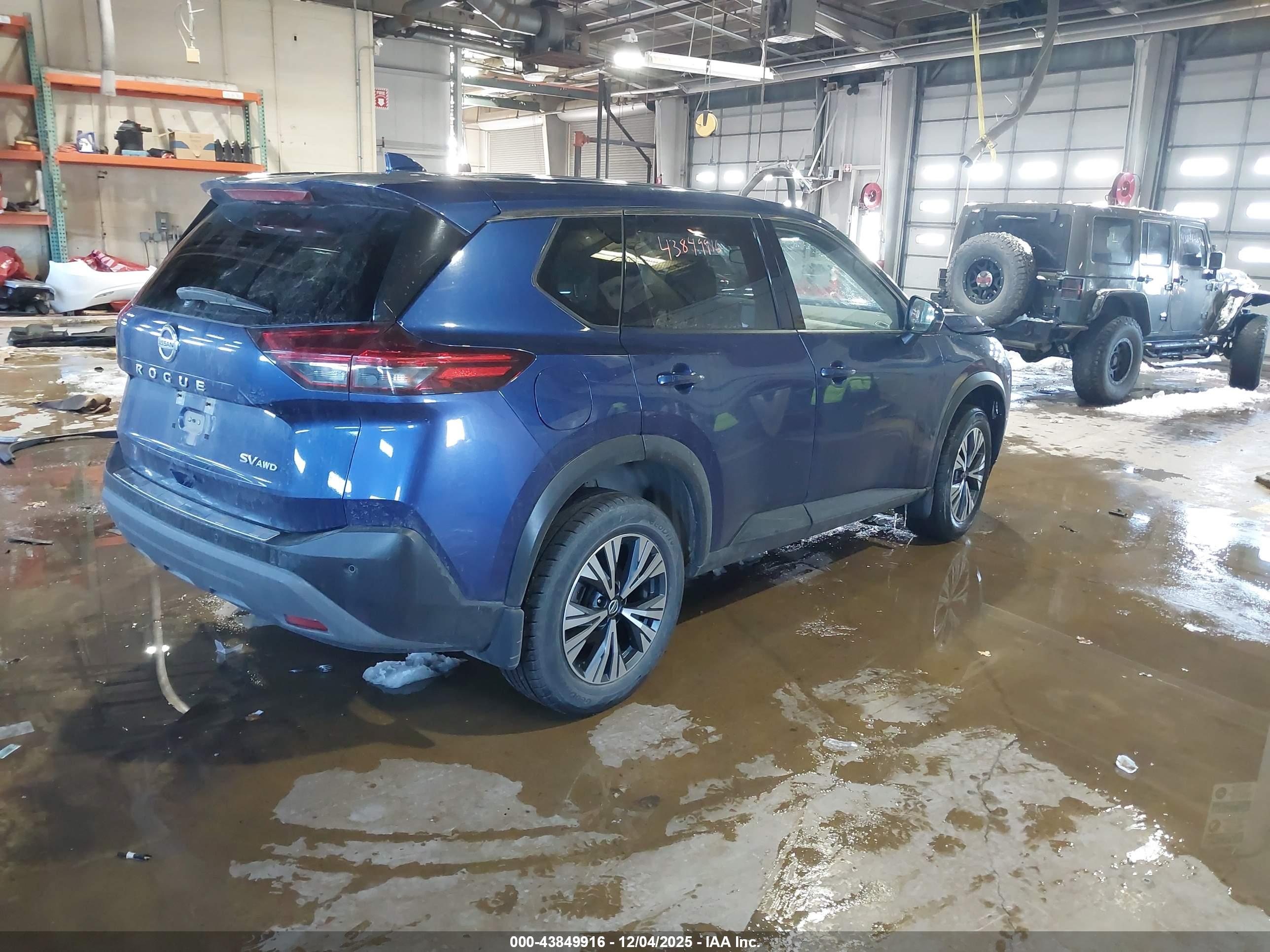 NISSAN ROGUE image 4