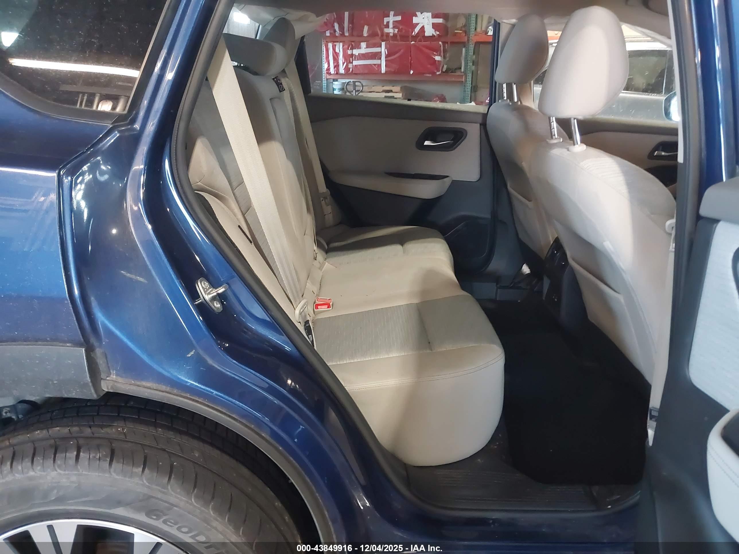 NISSAN ROGUE image 8