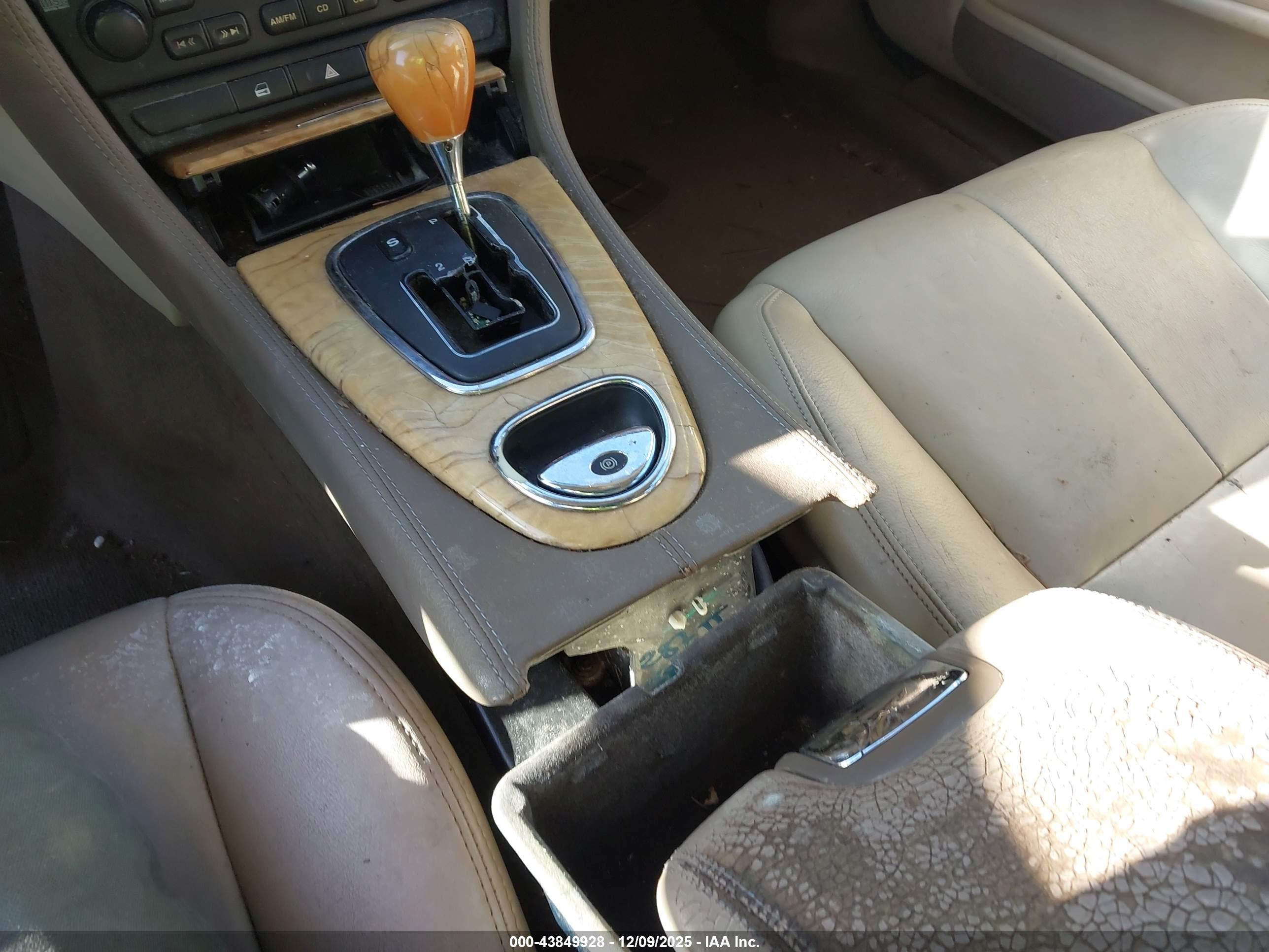 JAGUAR S-TYPE image 6