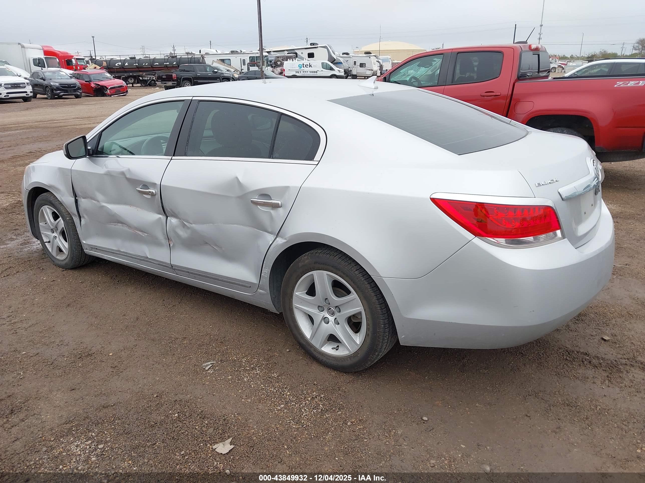 BUICK LACROSSE image 3