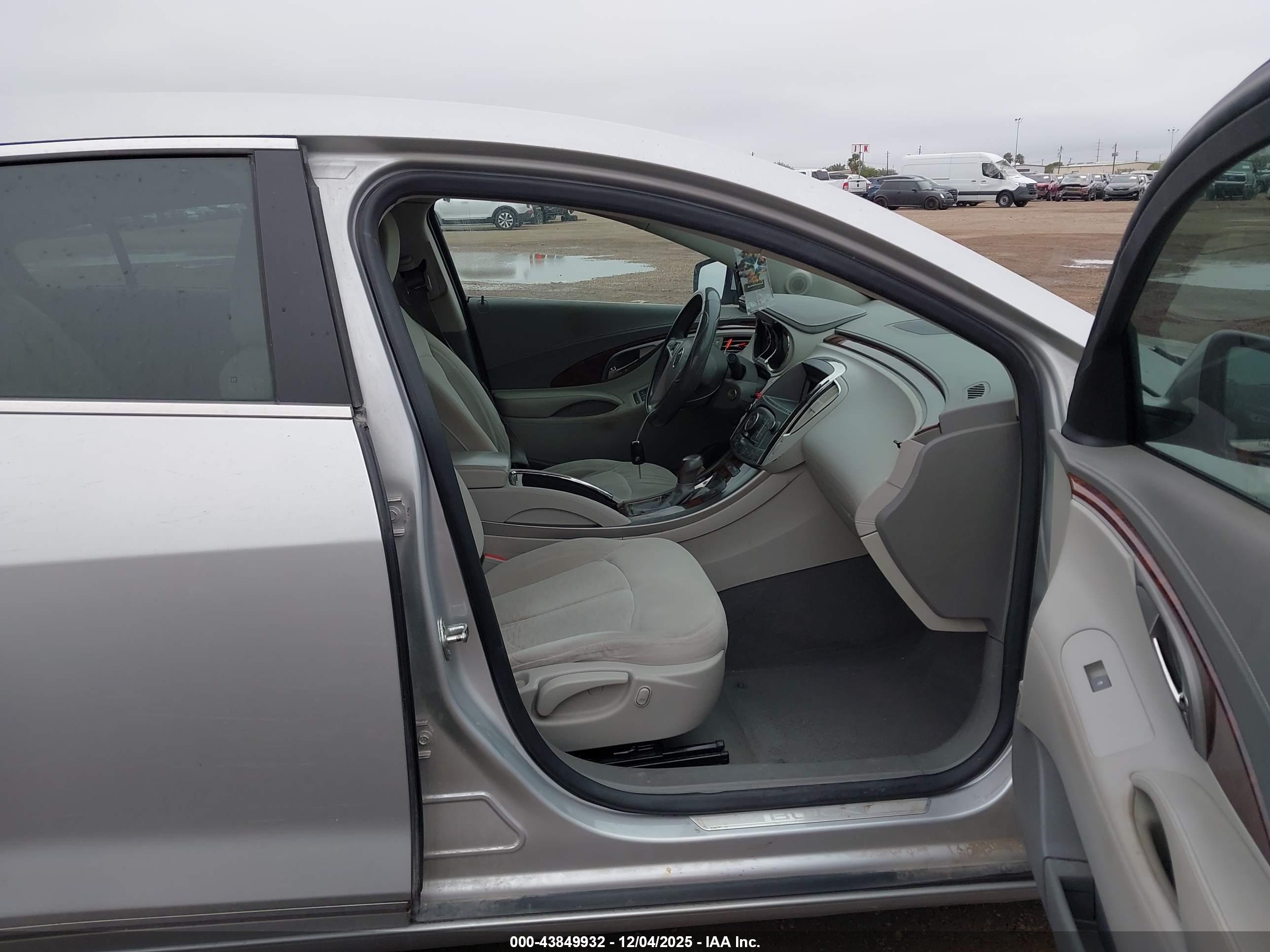 BUICK LACROSSE image 5