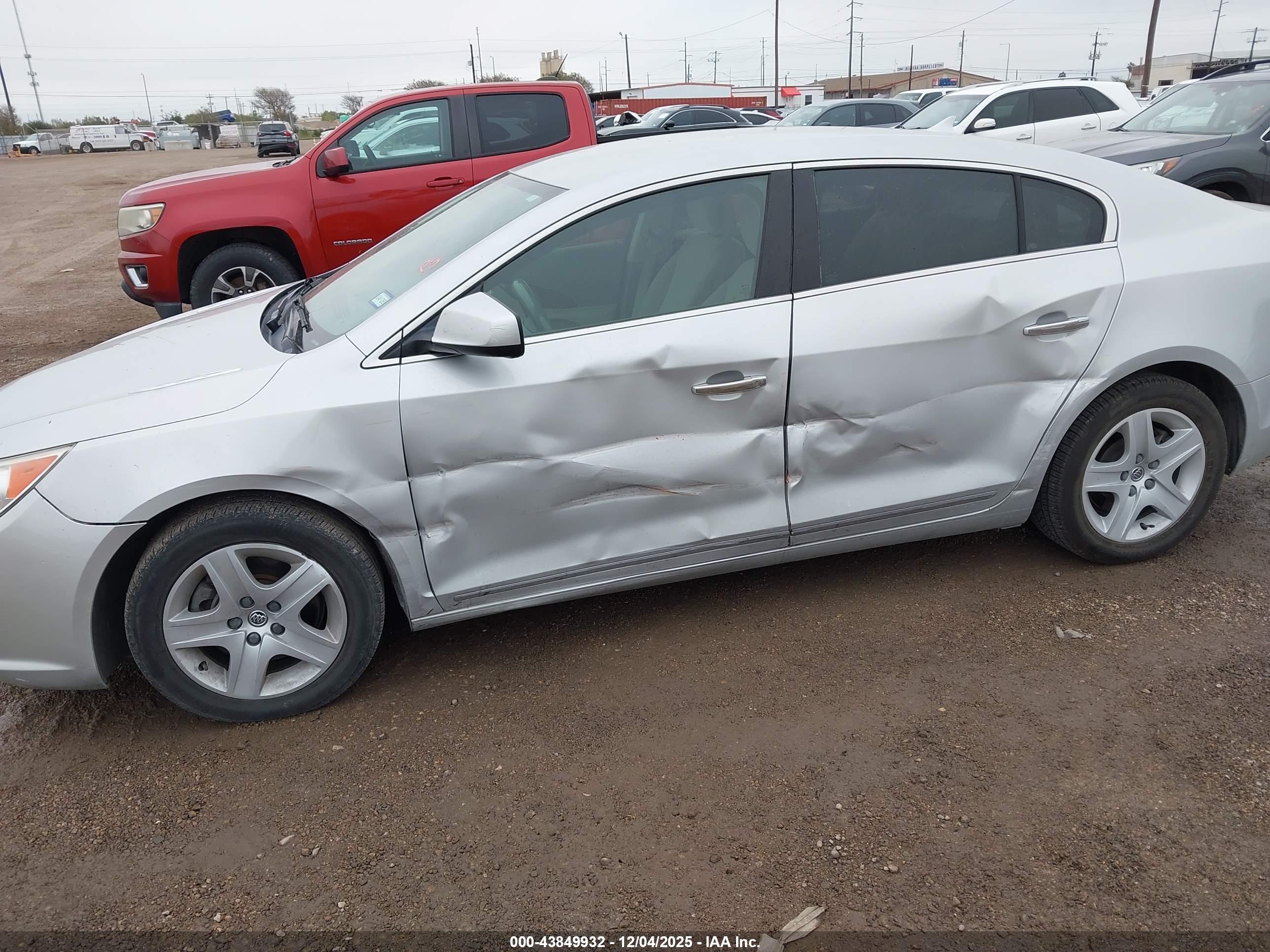 BUICK LACROSSE image 6