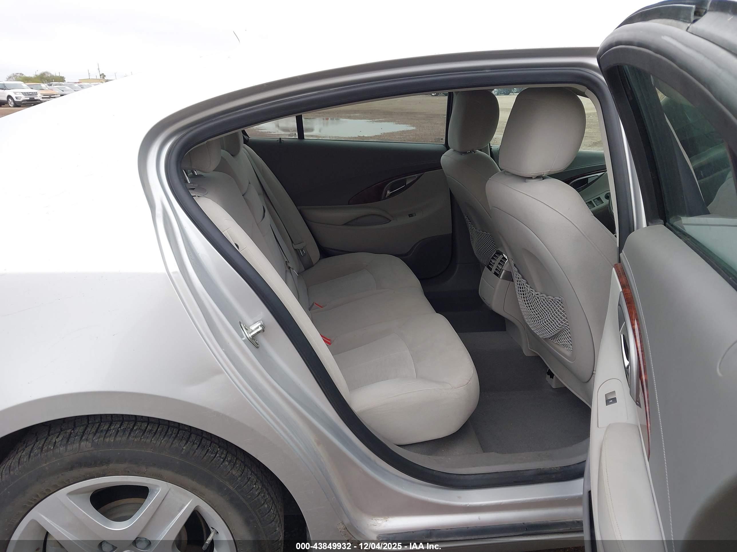 BUICK LACROSSE image 8