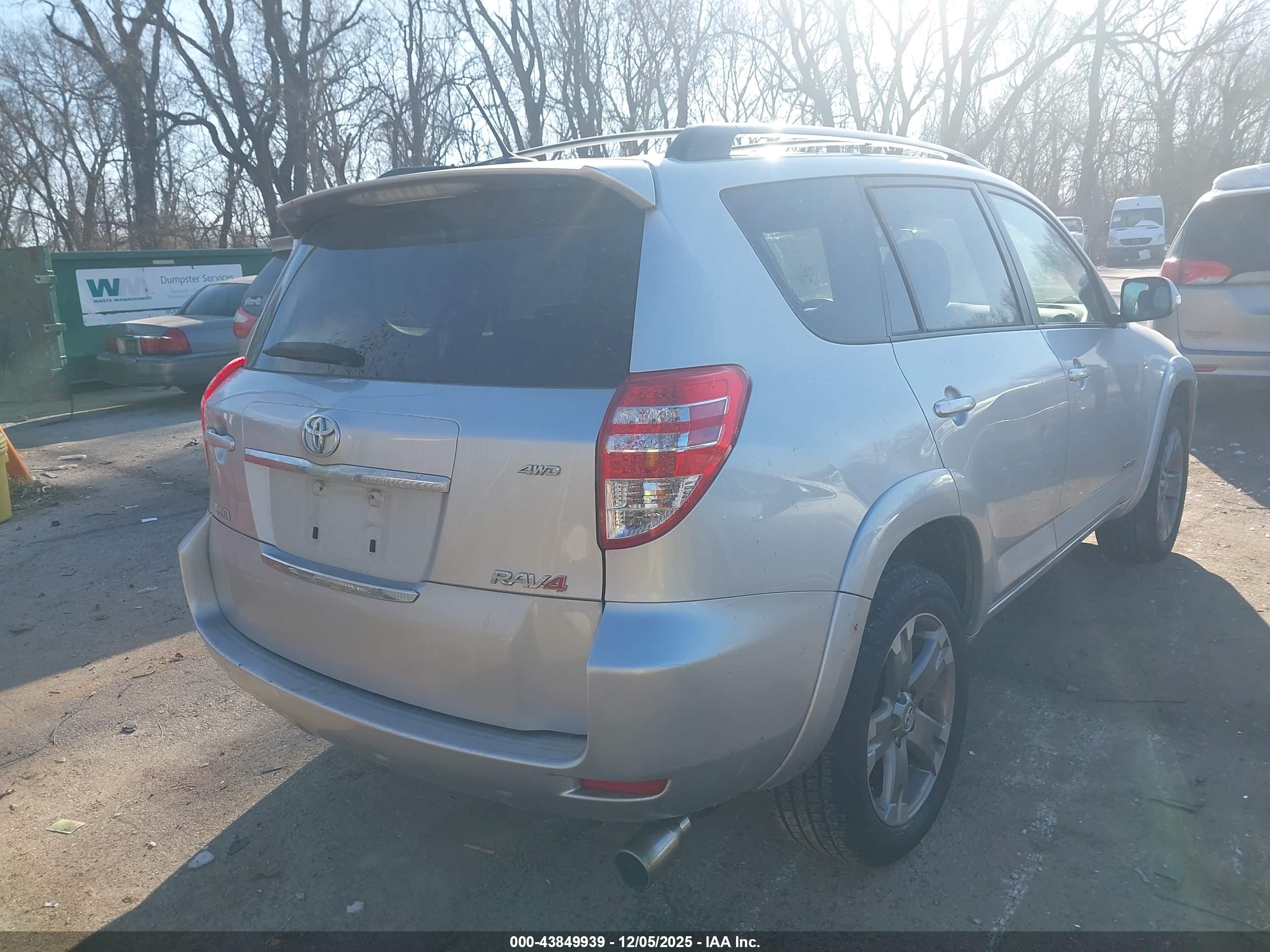 TOYOTA RAV4 image 4