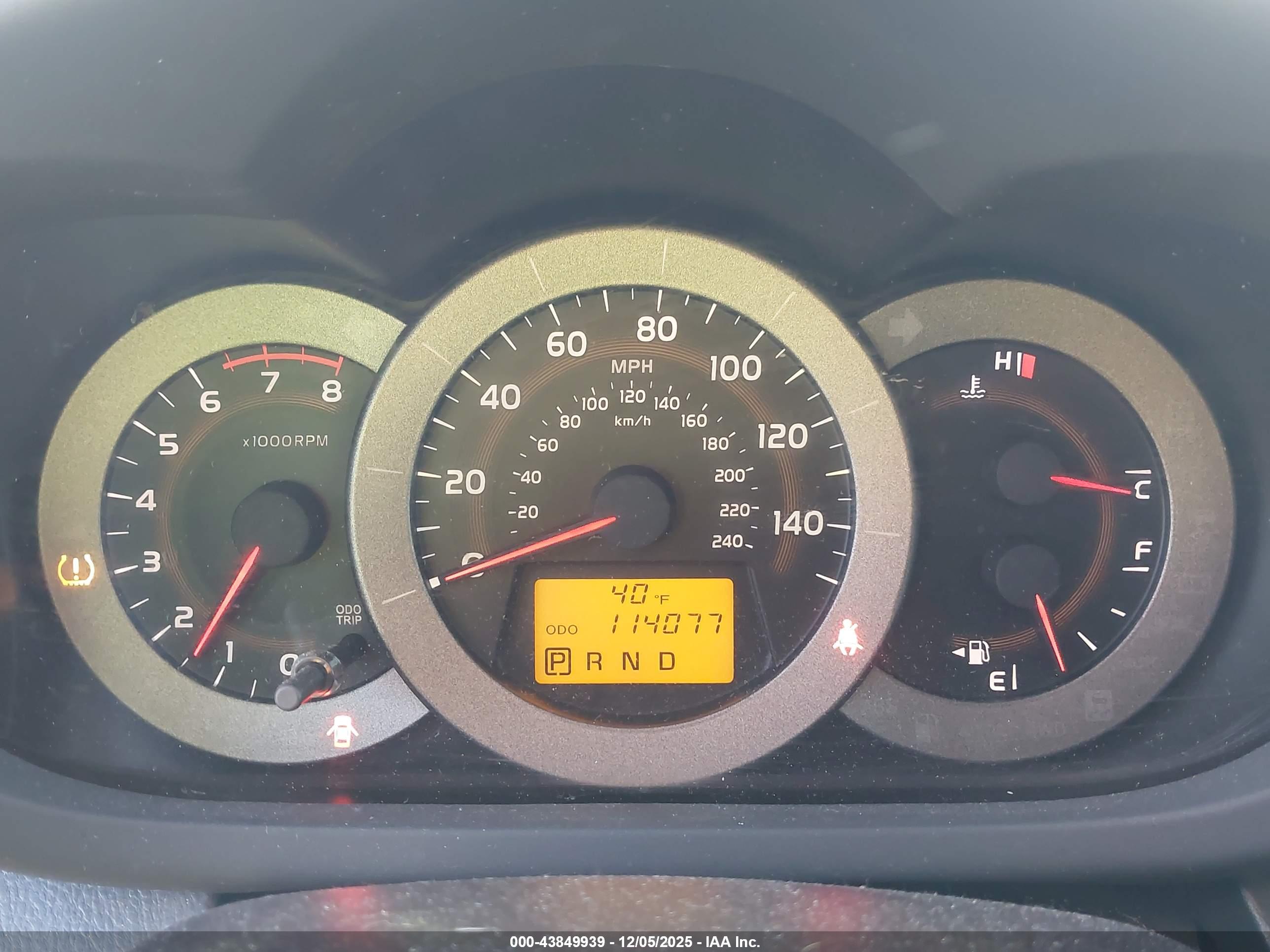 TOYOTA RAV4 image 7
