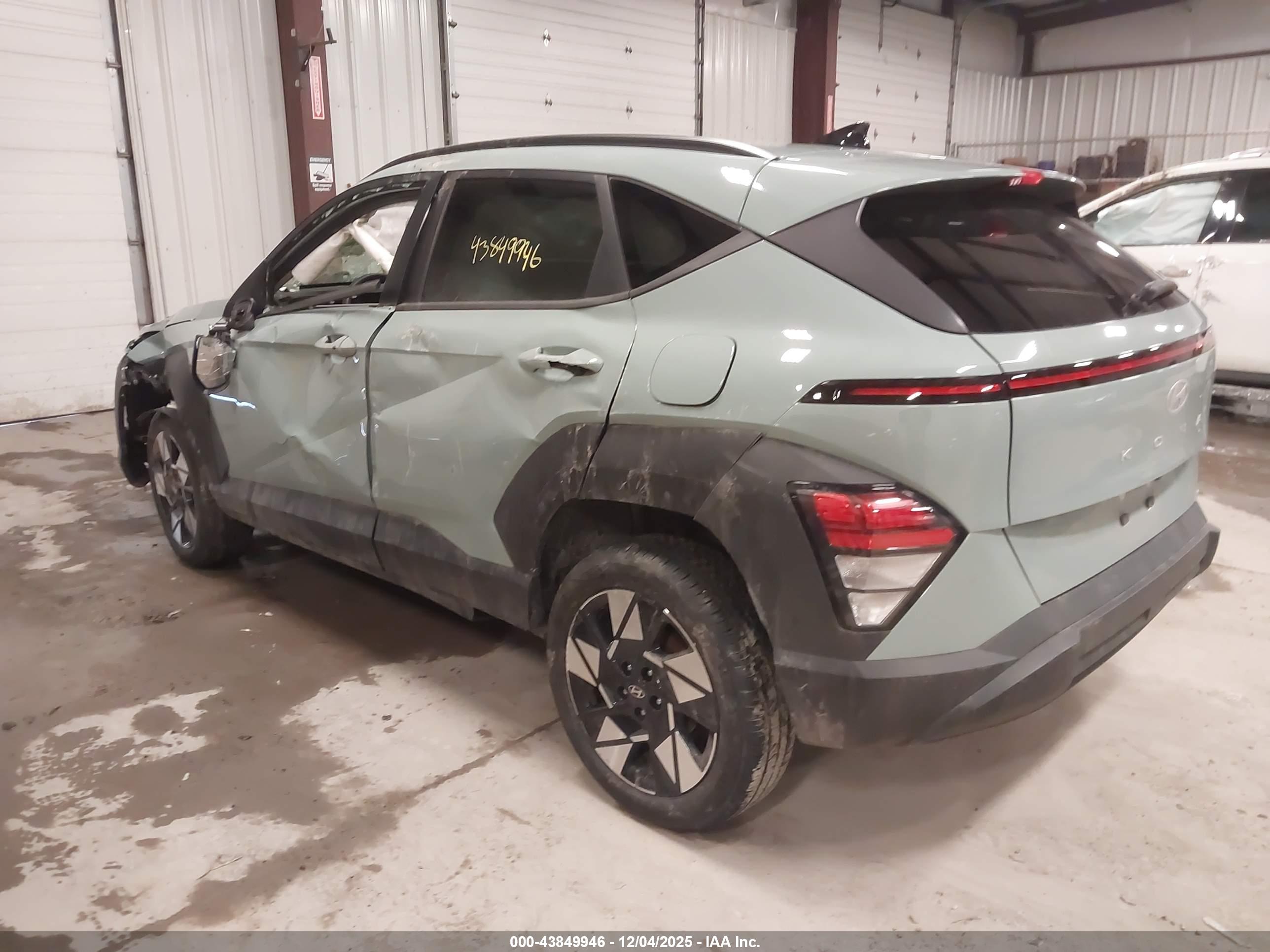 HYUNDAI KONA image 3