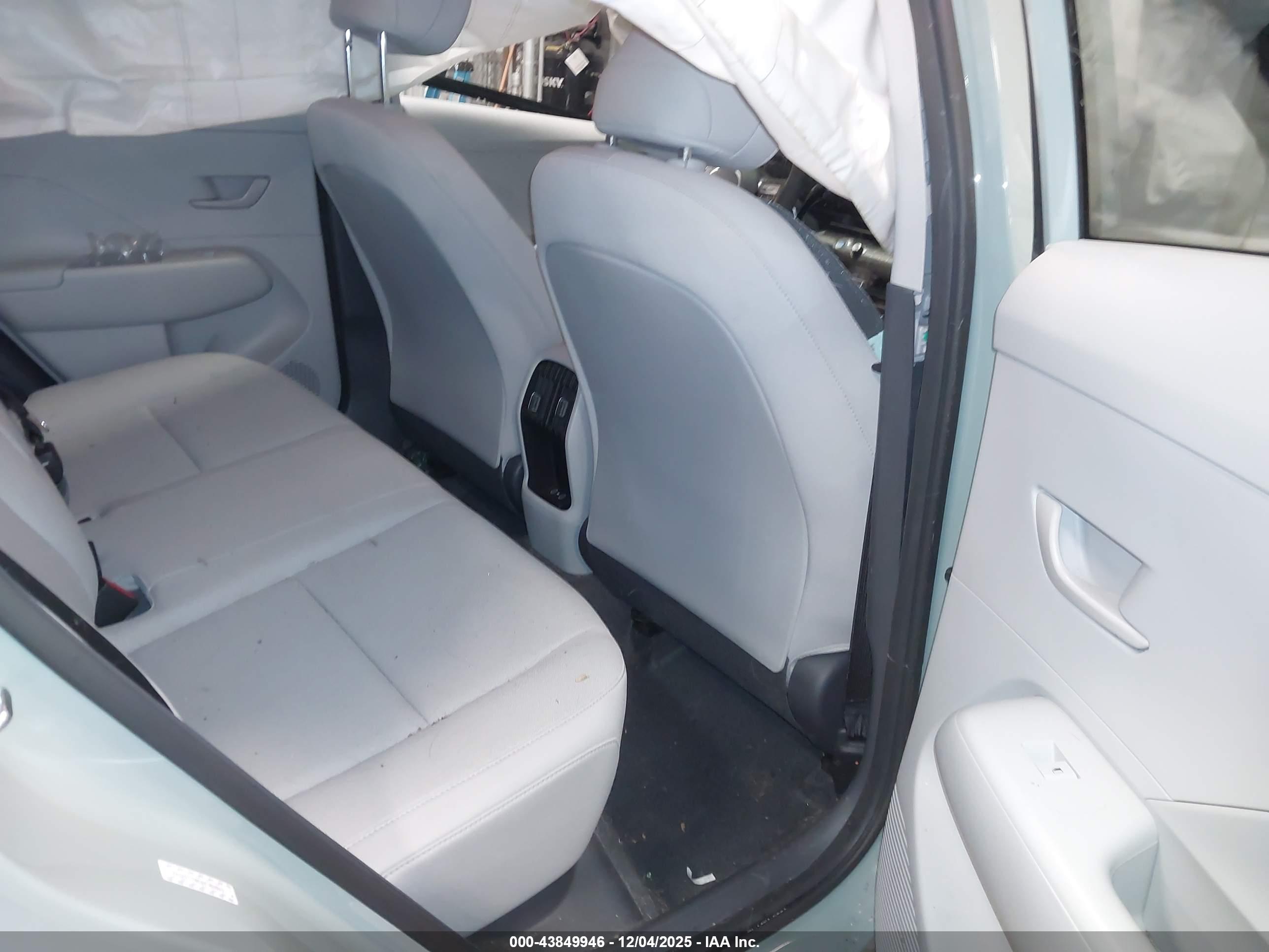 HYUNDAI KONA image 8