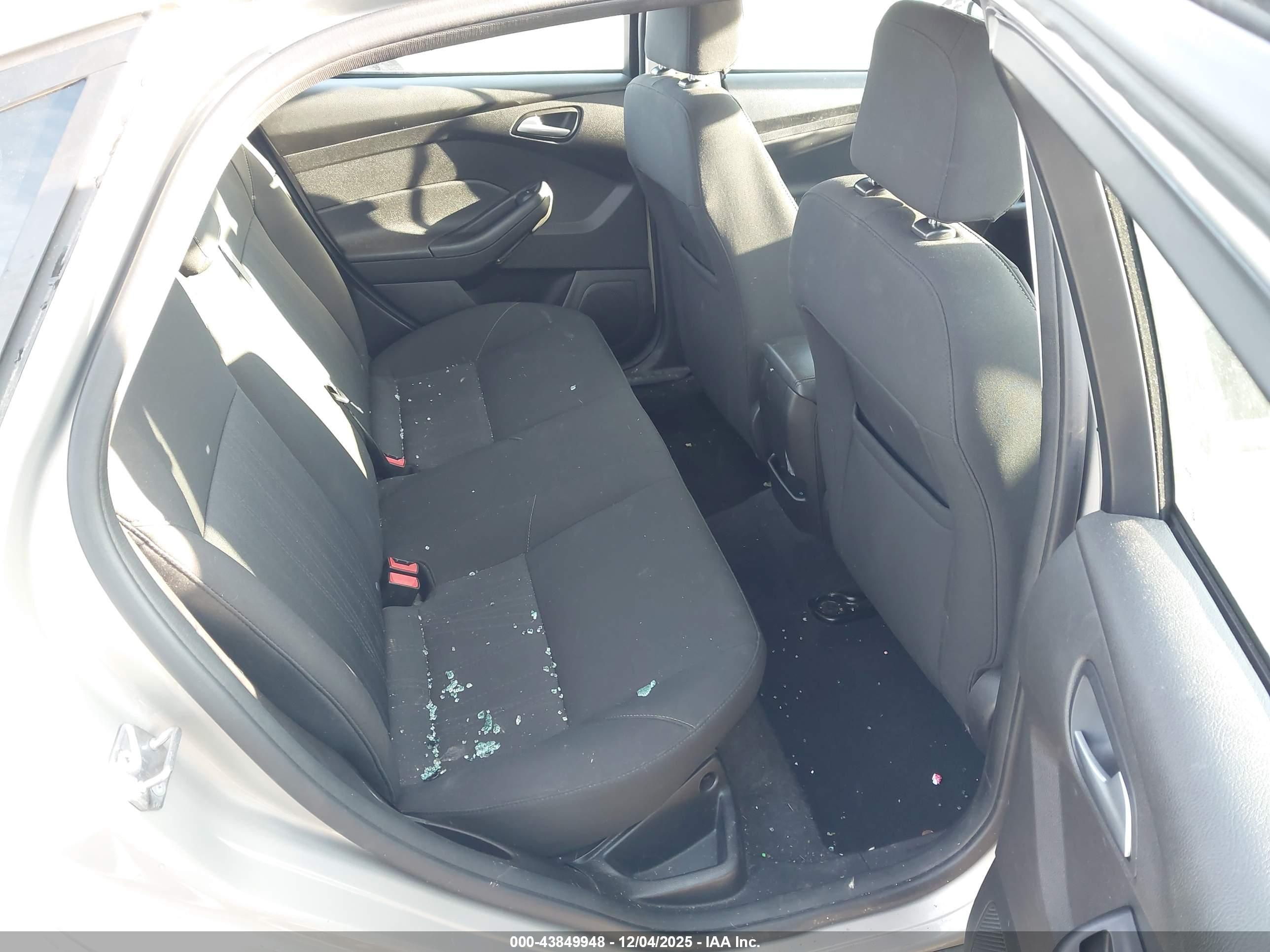 FORD FOCUS image 8
