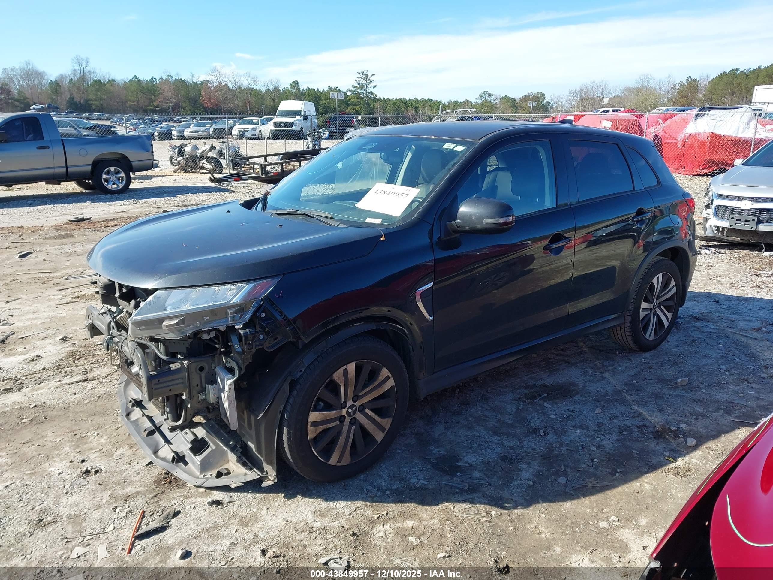 MITSUBISHI OUTLANDER image 2