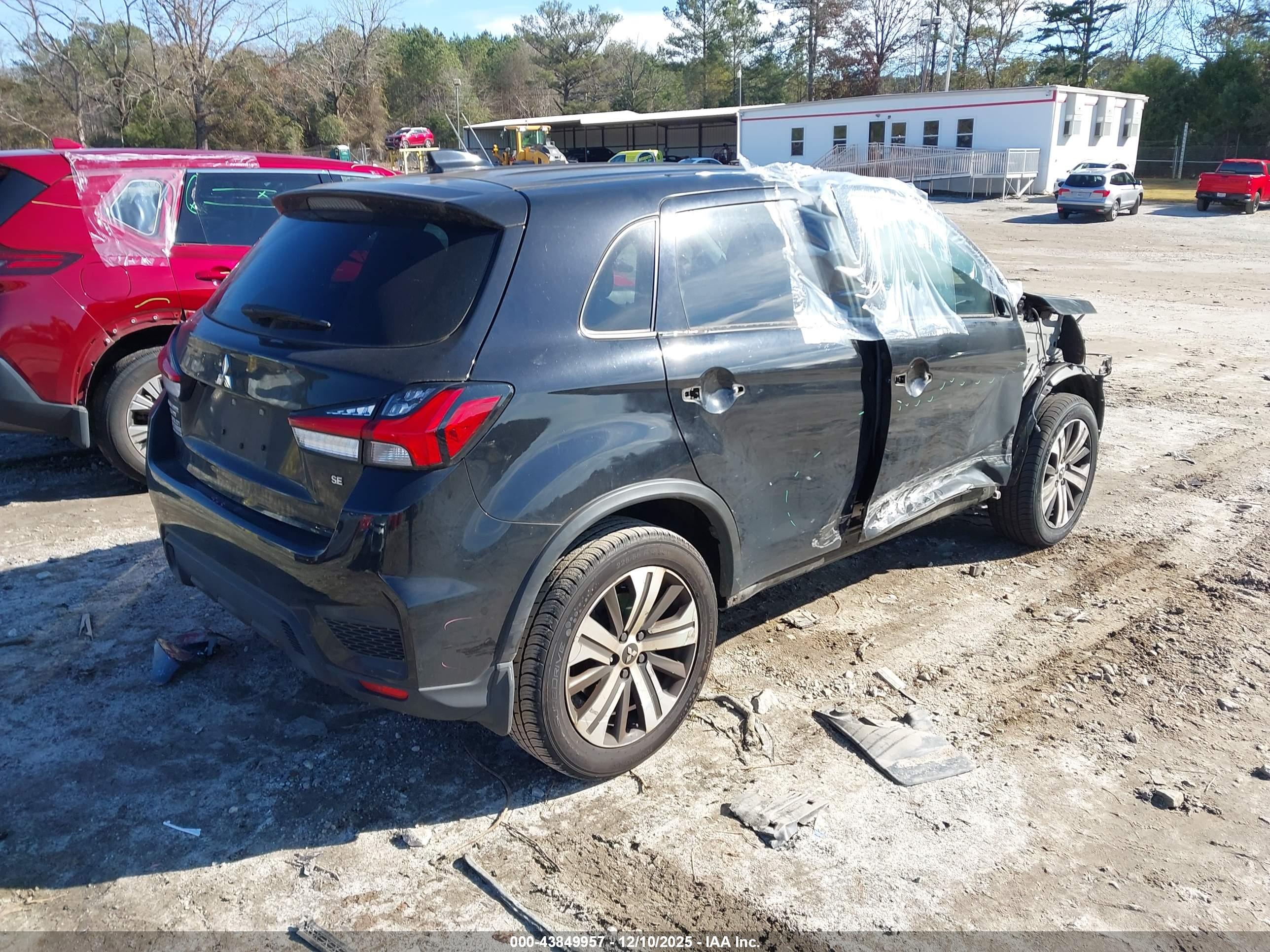 MITSUBISHI OUTLANDER image 4